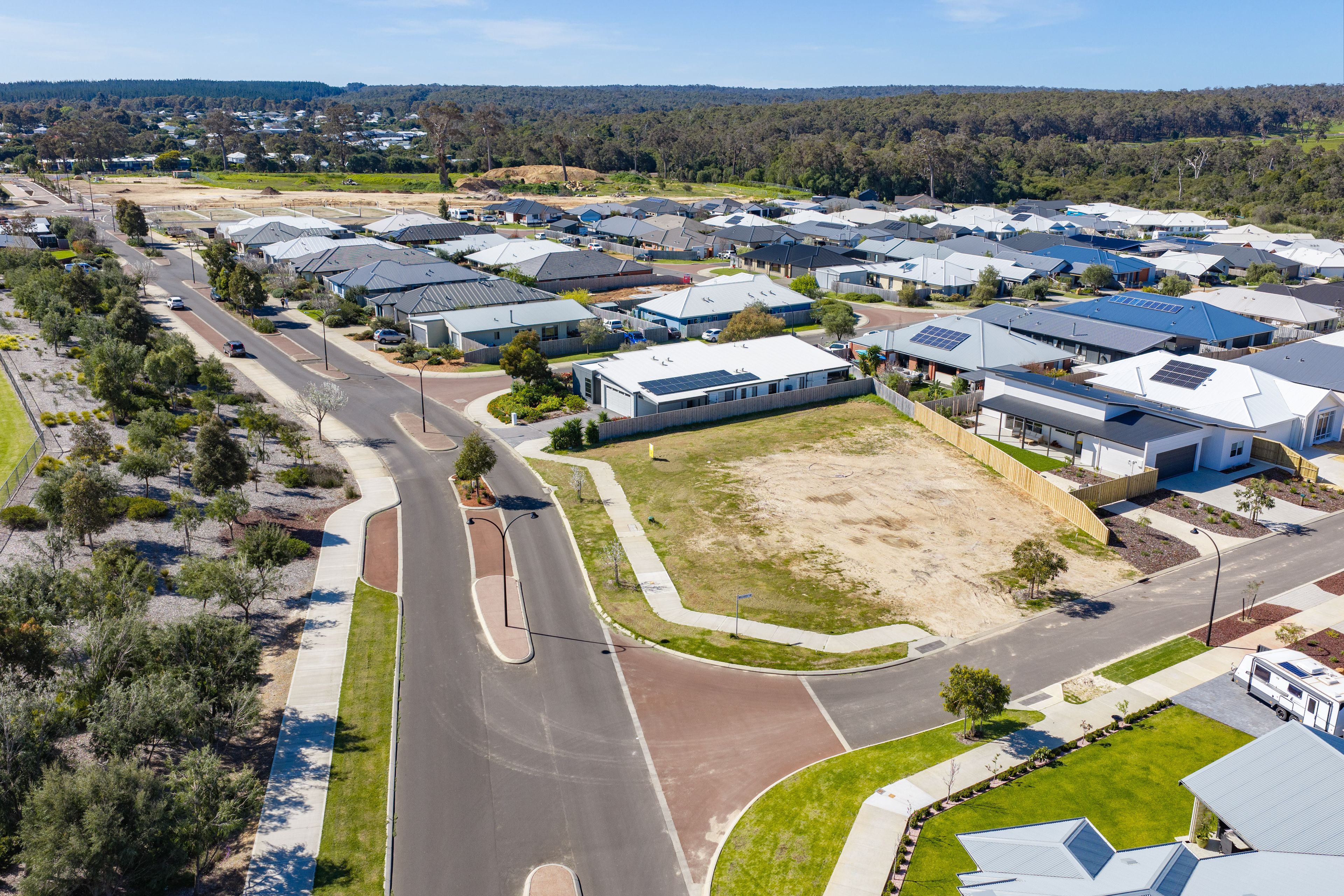 92 Leschenaultia Avenue — photo 9 of 10
