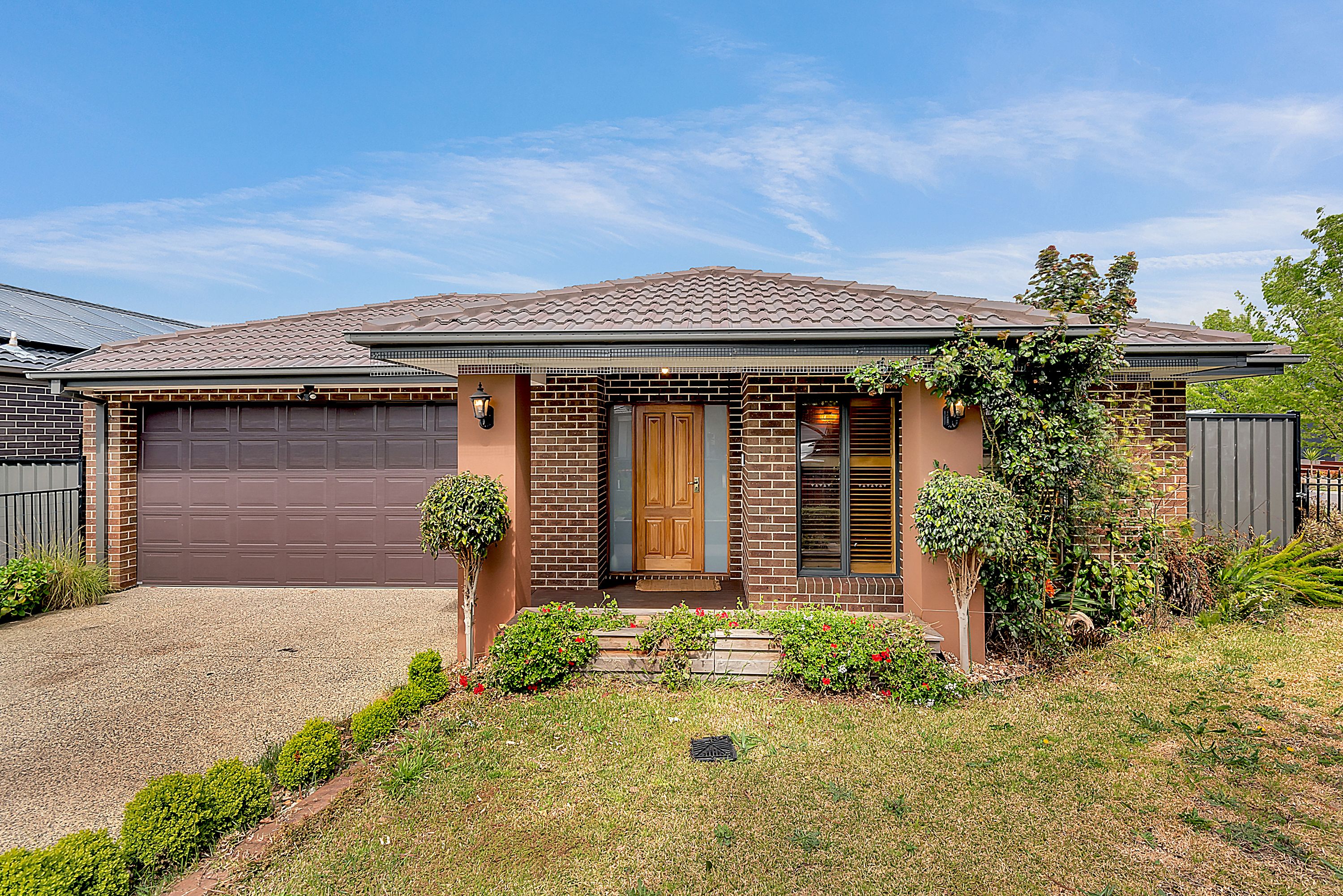 5 Rainham Avenue, Craigieburn, VIC 3064