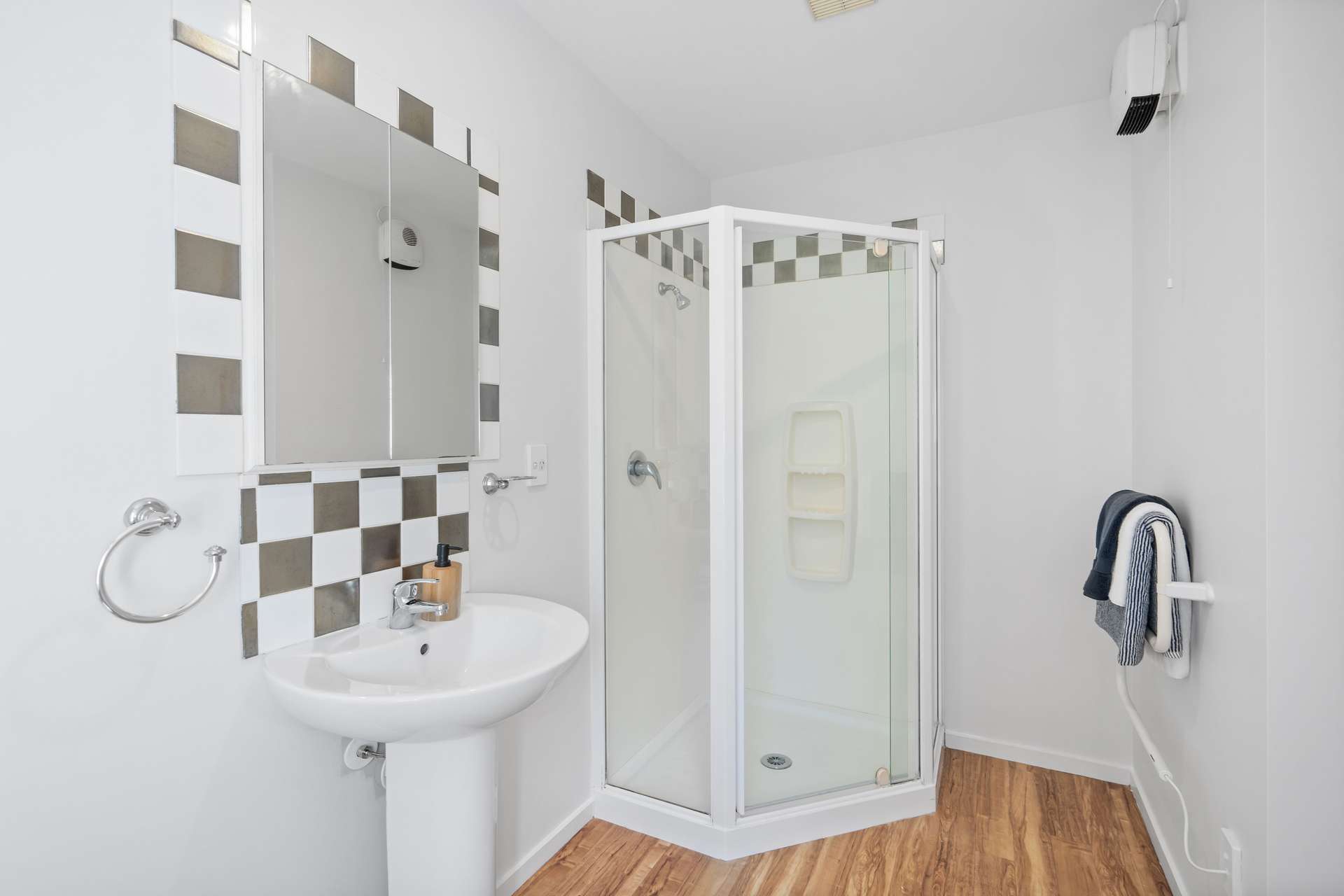 23 Overbury Crescent photo 11
