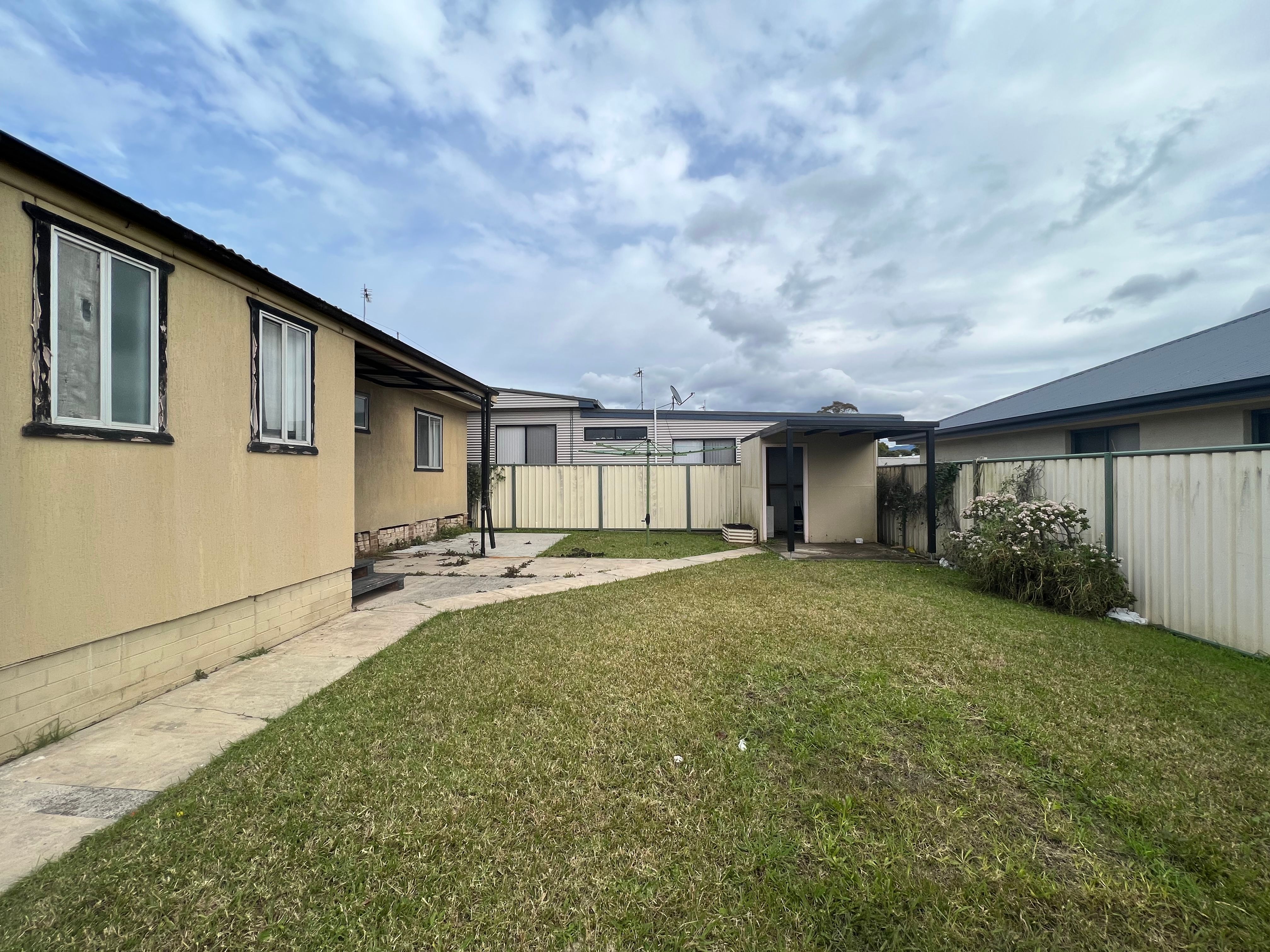 84 Barton Street, Oak Flats, NSW 2529