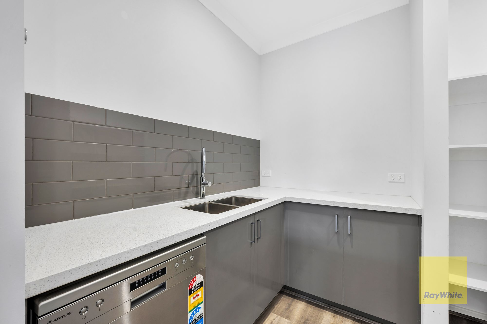 10 Alisma Avenue — photo 18 of 22