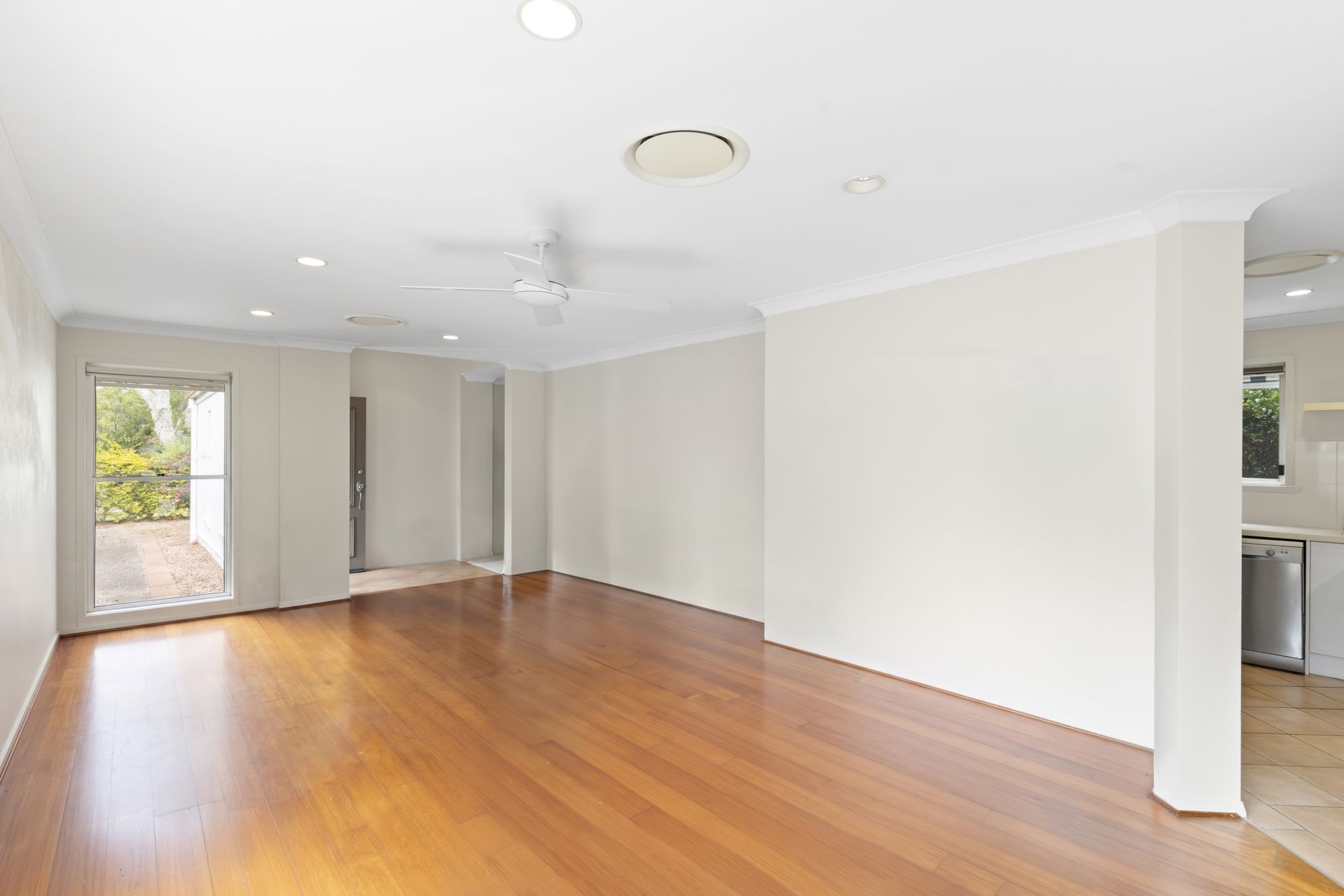 14 Tuggerah Close — photo 9 of 30