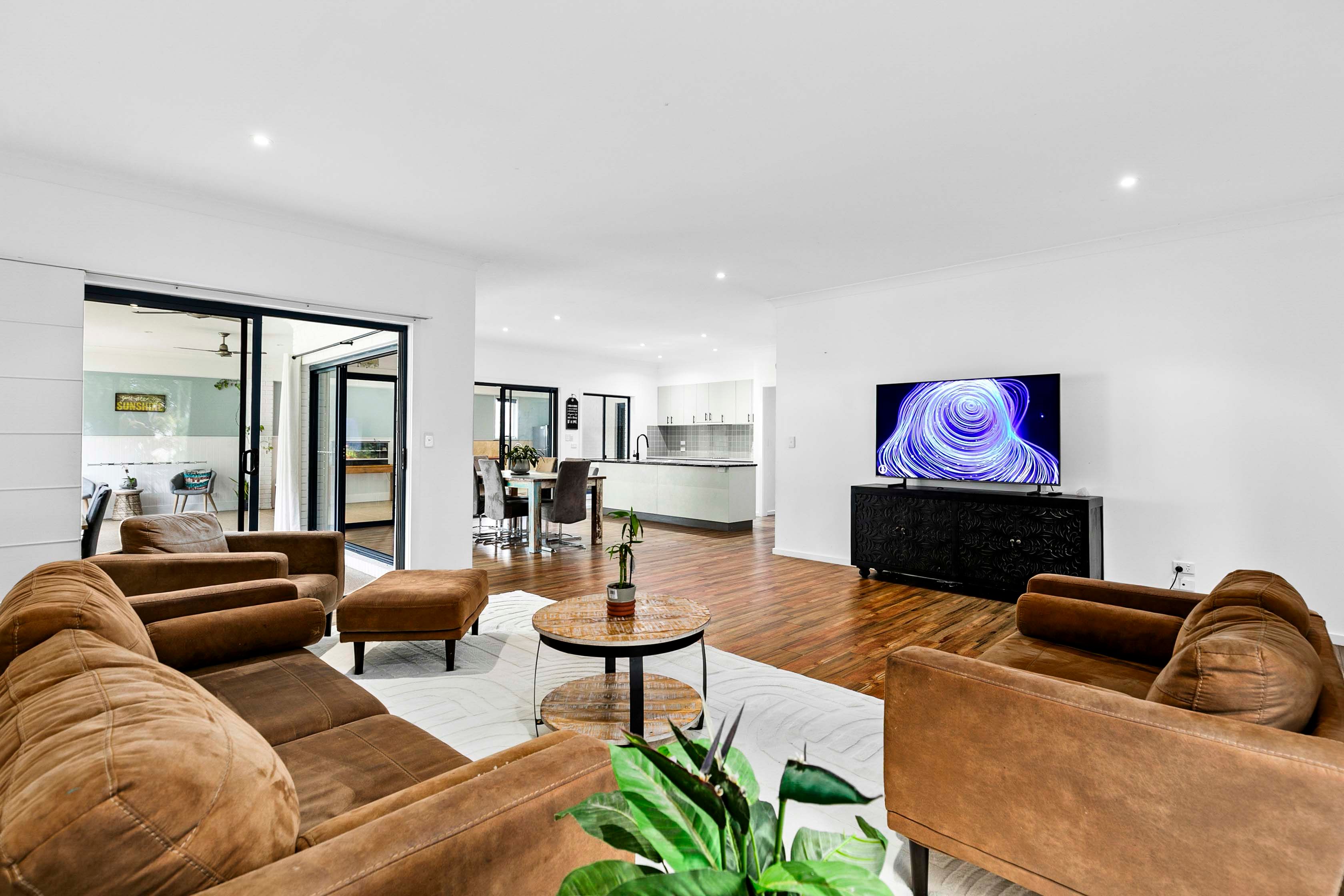 15 Amstal Avenue — photo 4 of 28