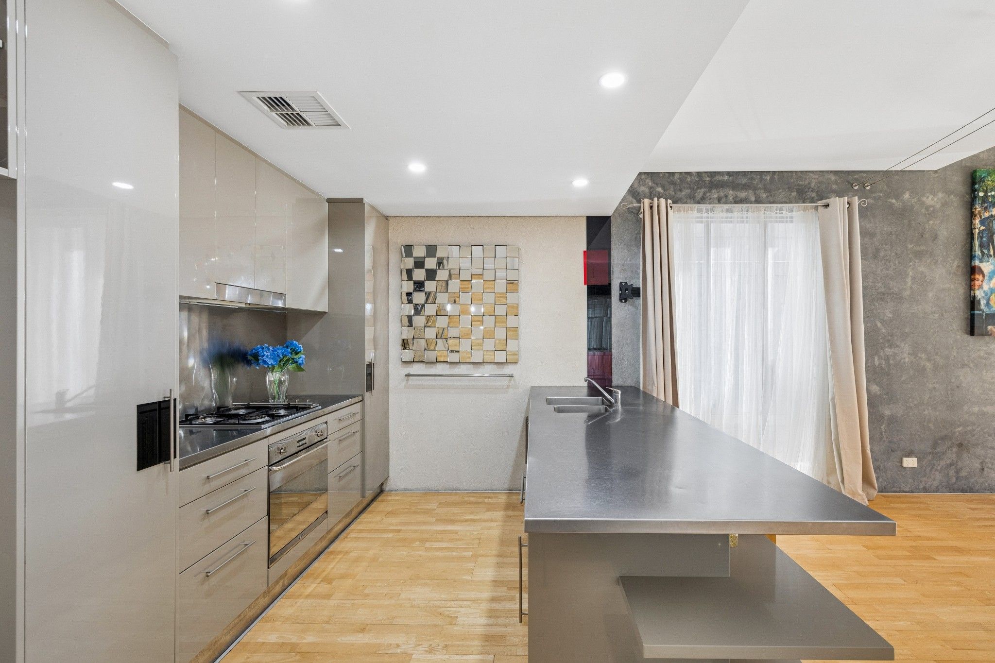 2/21 Russell Street — photo 8 of 26