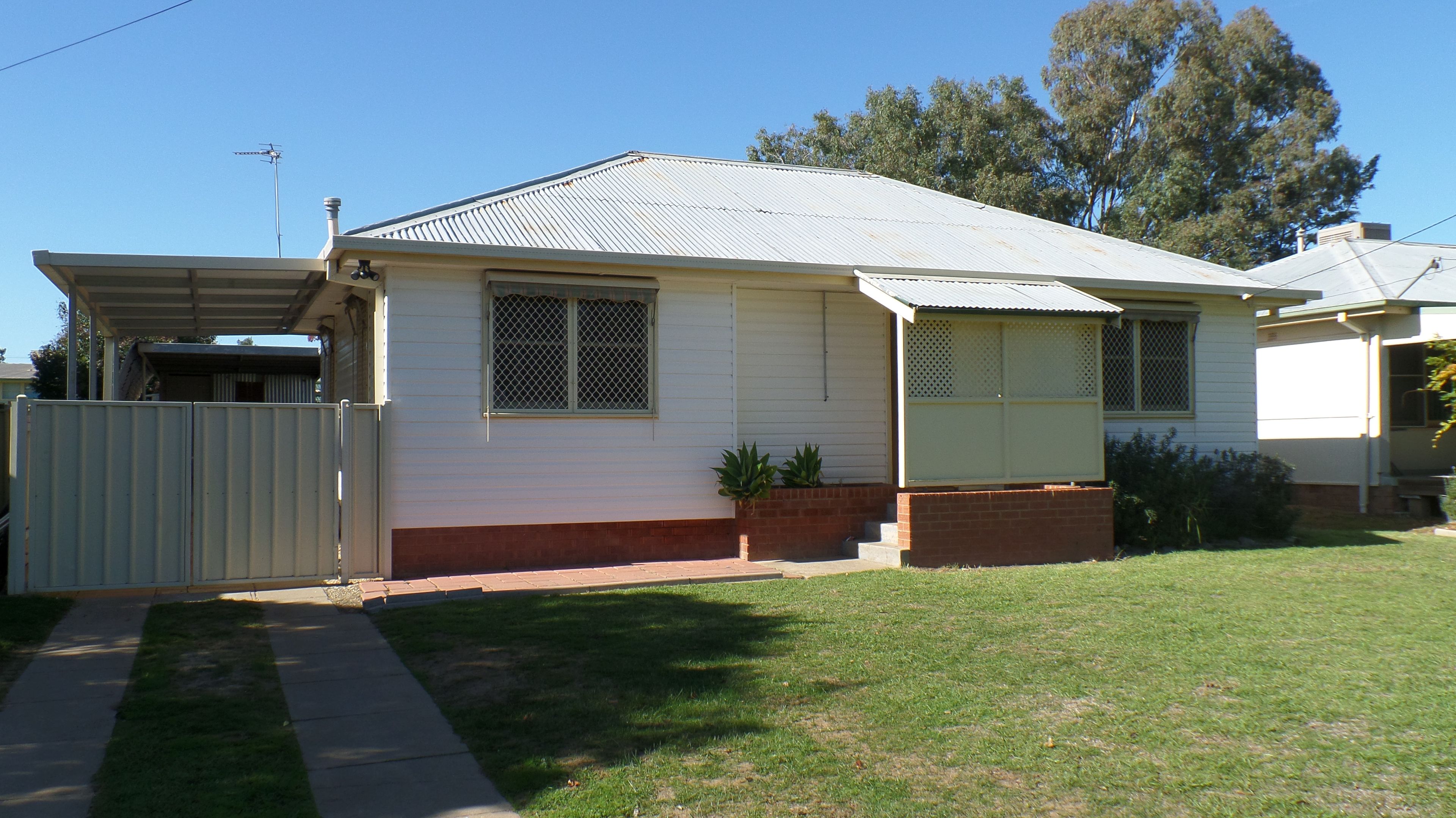7 Victoria Street, Mount Austin, NSW 2650
