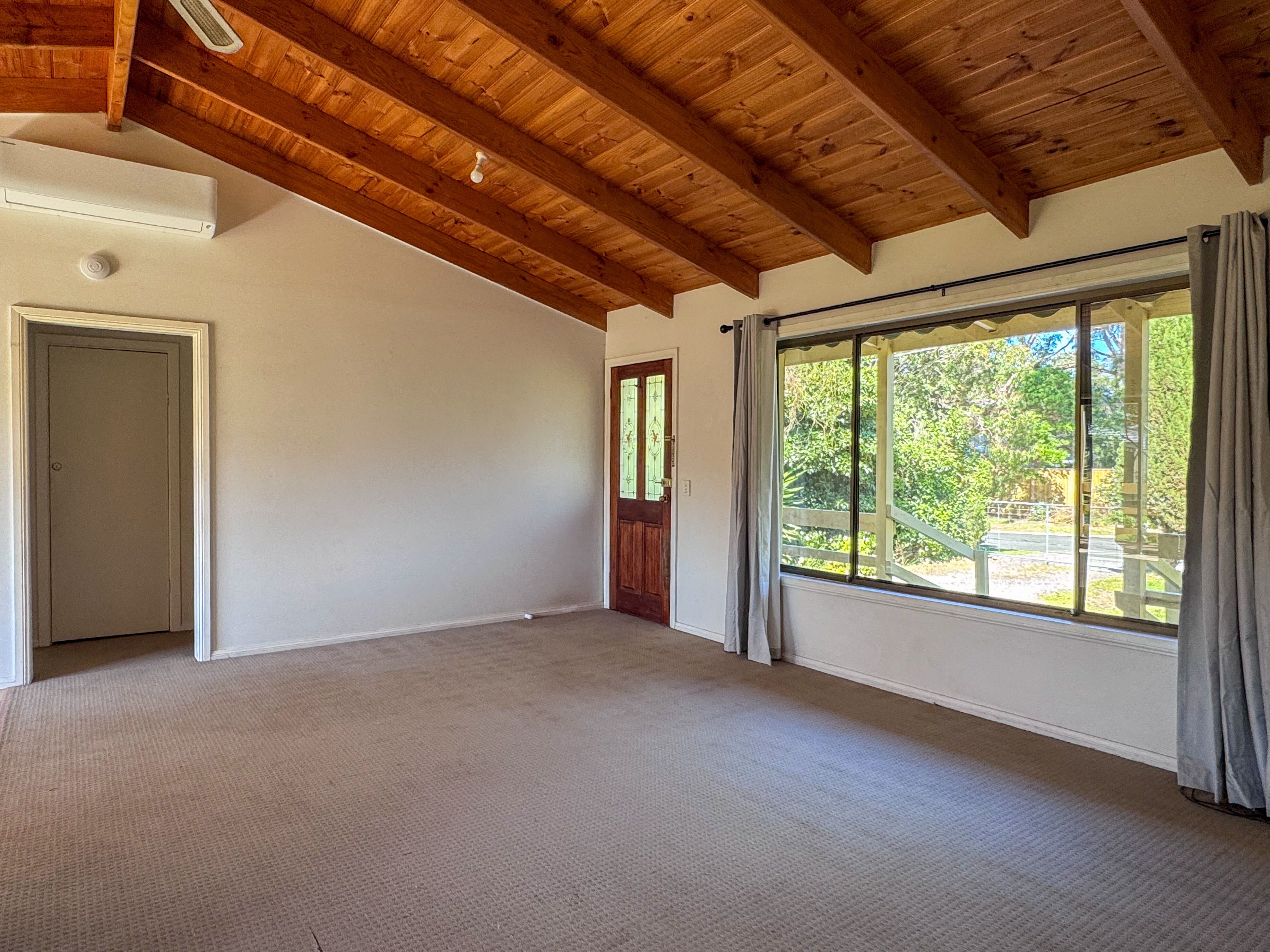 11 Churchill Drive — photo 4 of 14