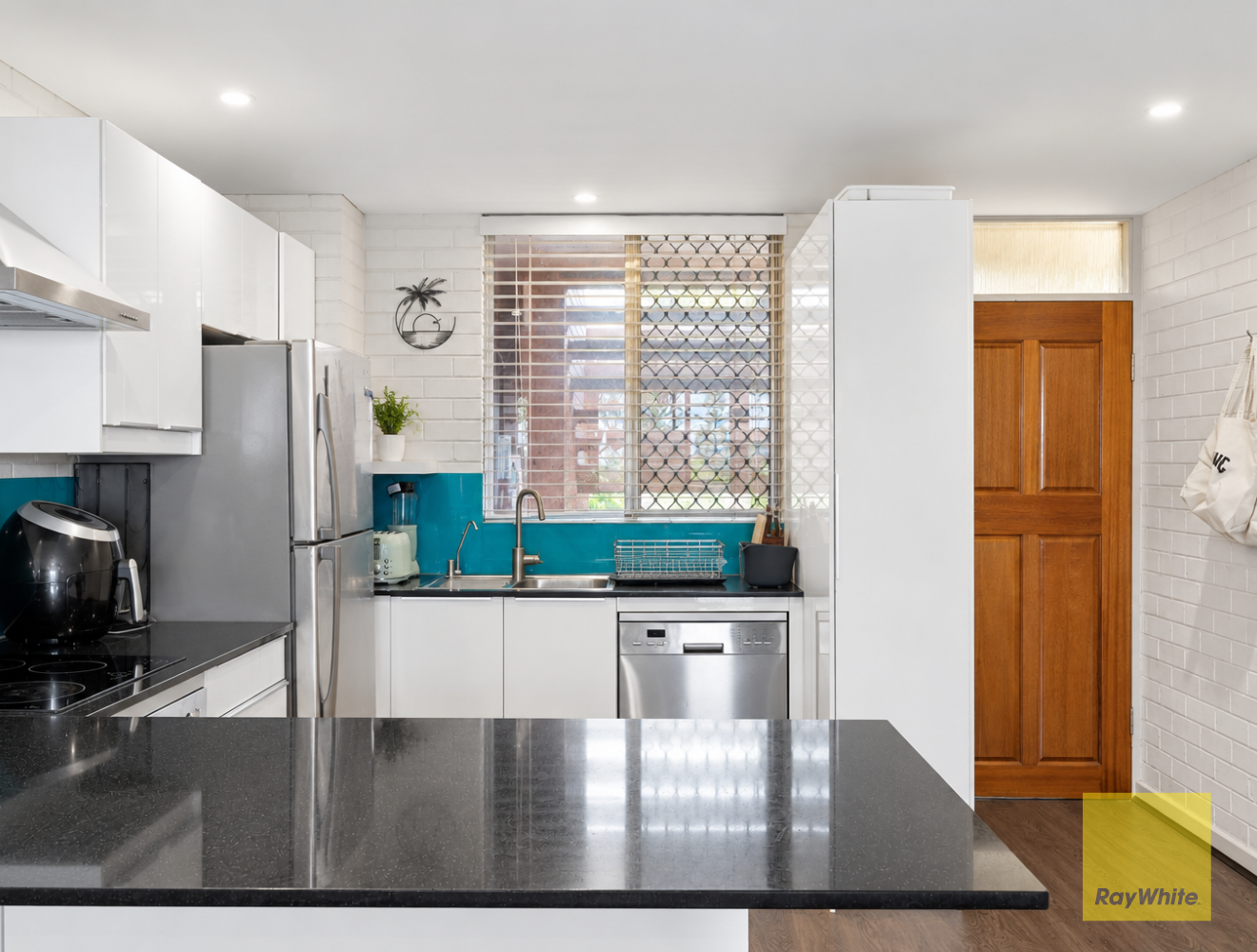 14/36 Wellington Street — photo 3 of 17