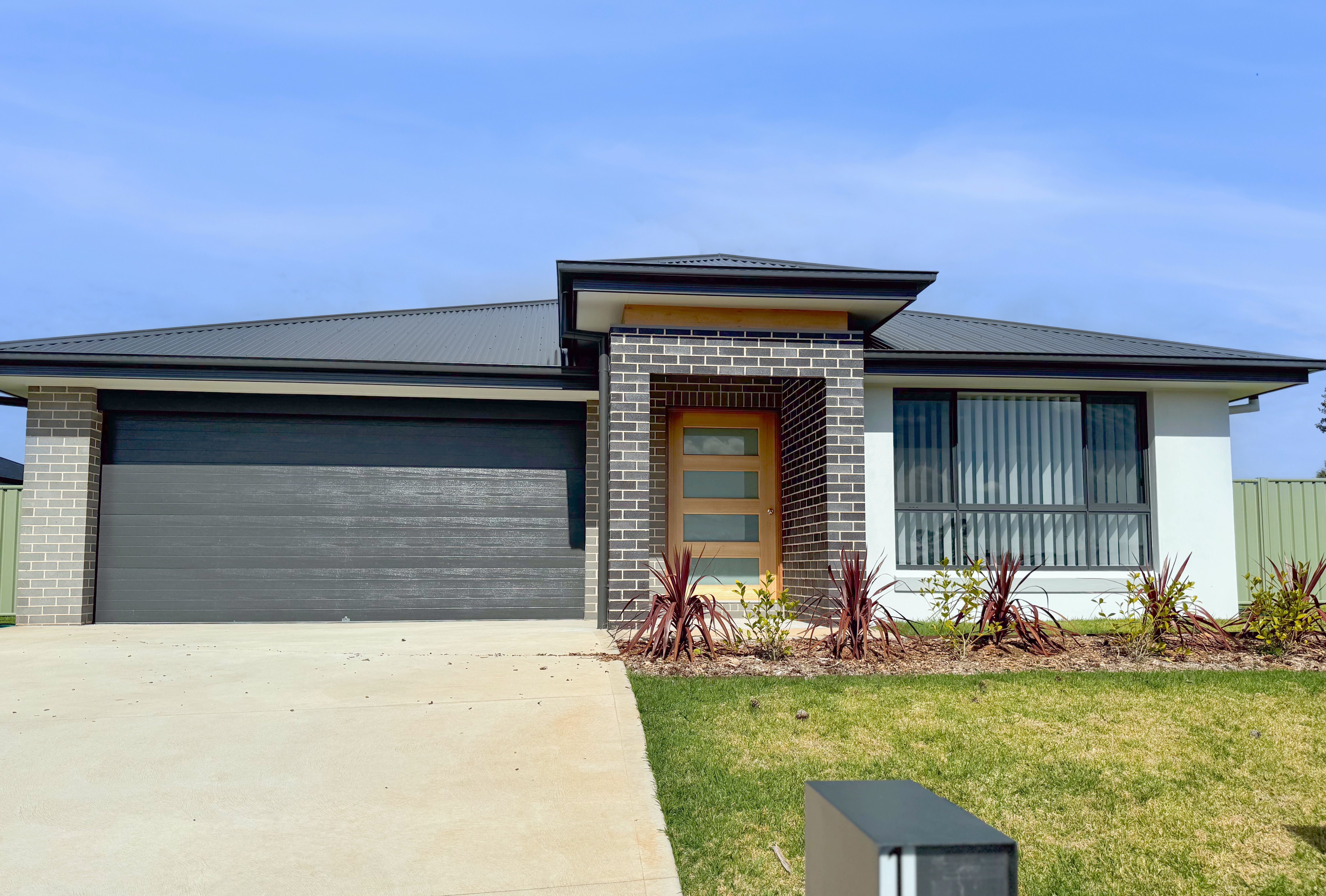 19 George Field Drive, Parkes, NSW 2870