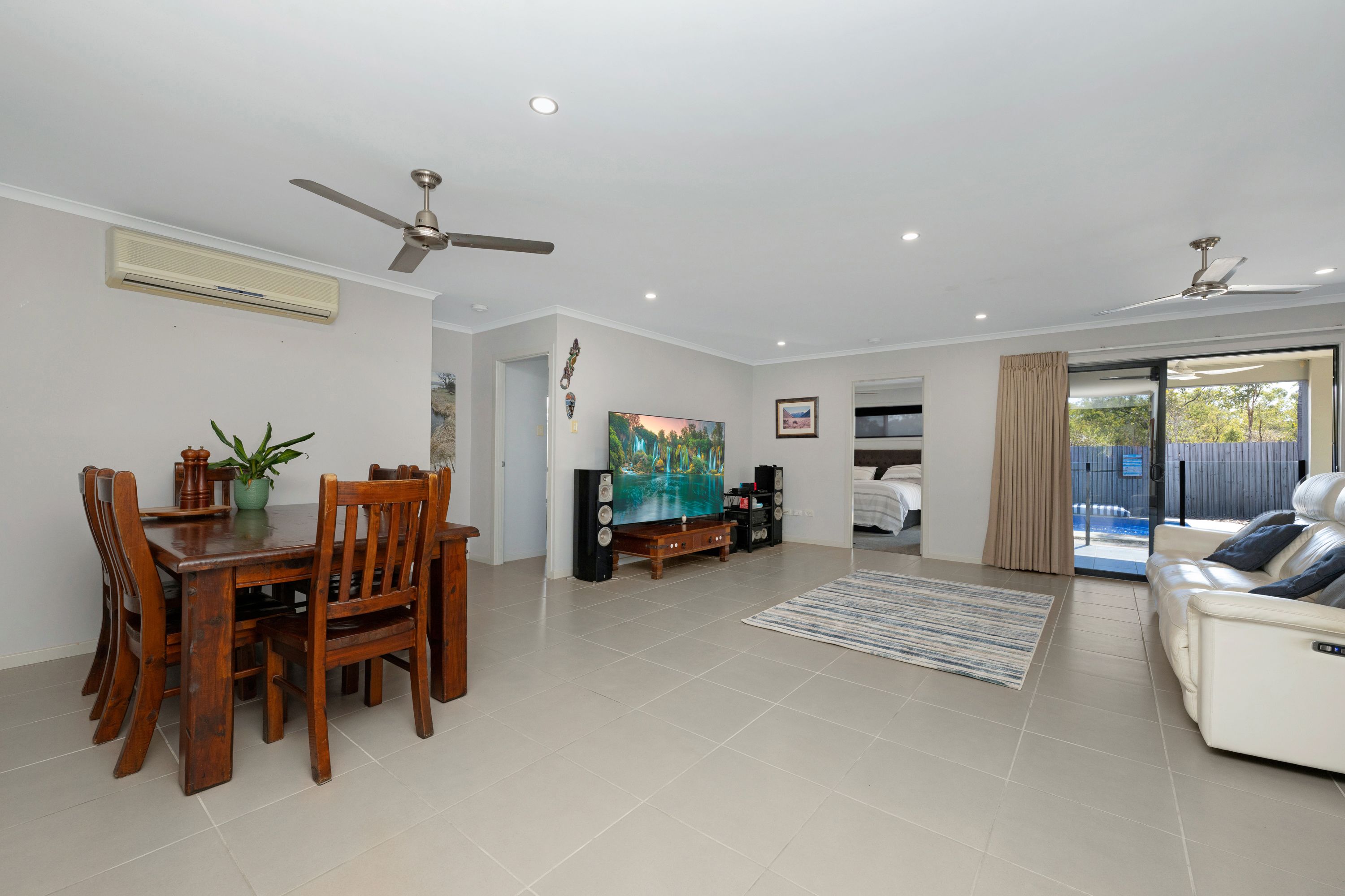 10 Dundabella Drive — photo 6 of 13