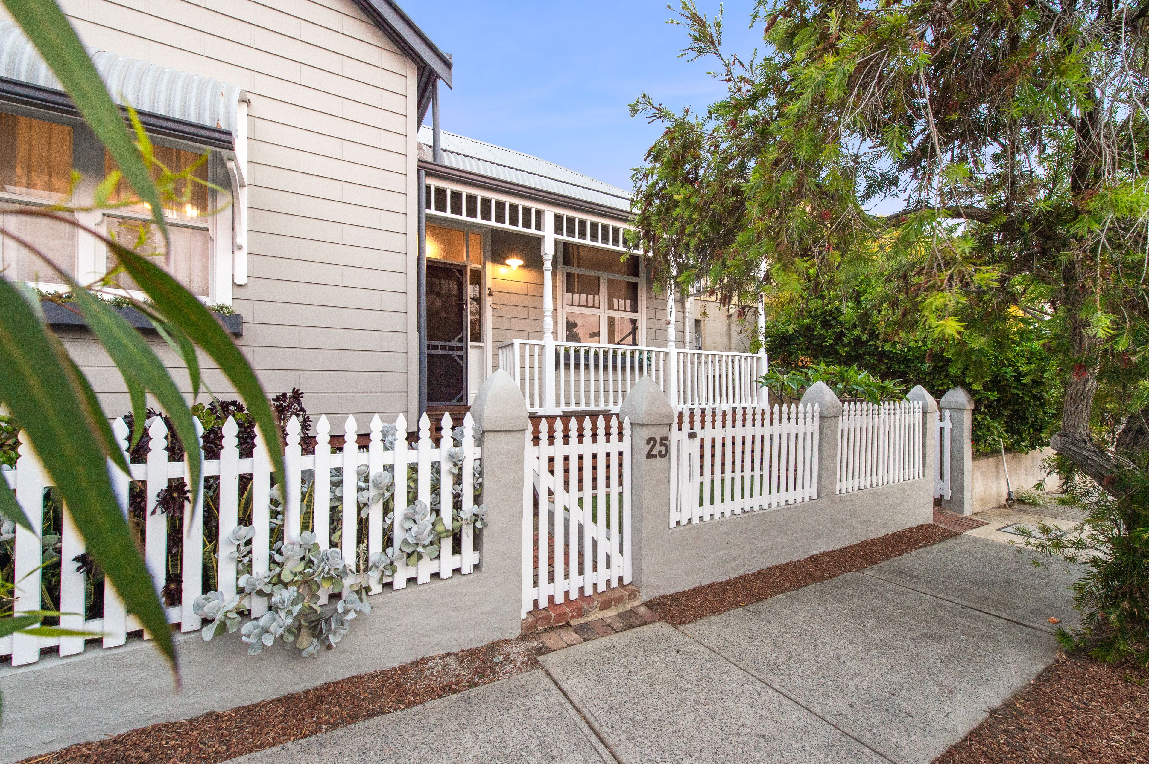 25 Thompson Road, North Fremantle, WA 6159