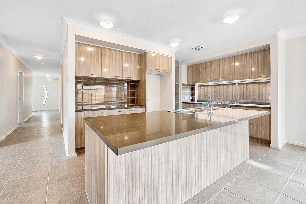 12 Langshan Road, Clyde North, VIC 3978