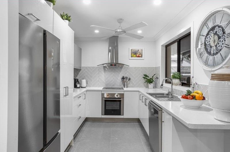 10 Mitchell Avenue, Molendinar QLD 4214