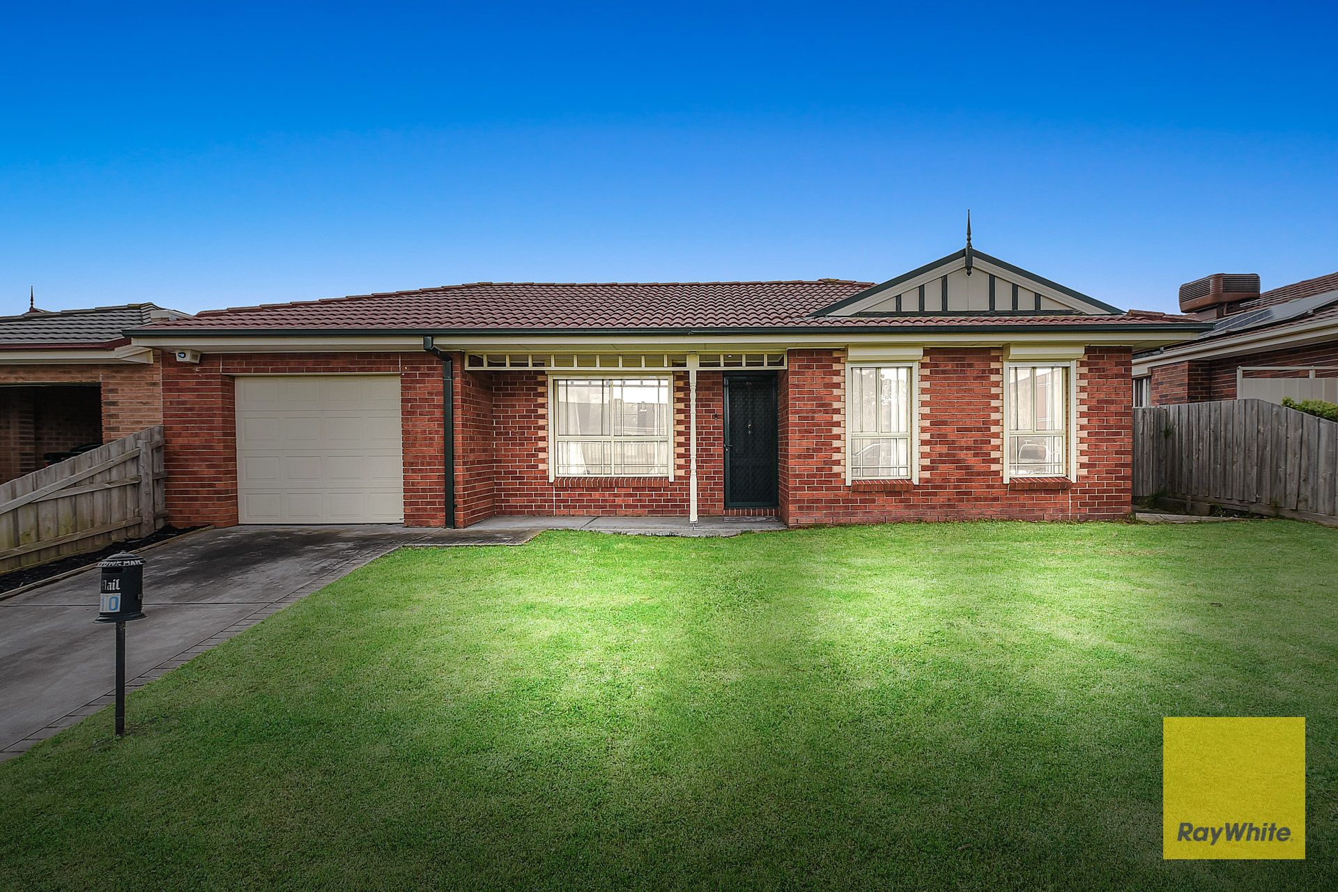 10 Horton Drive, Hampton Park VIC 3976