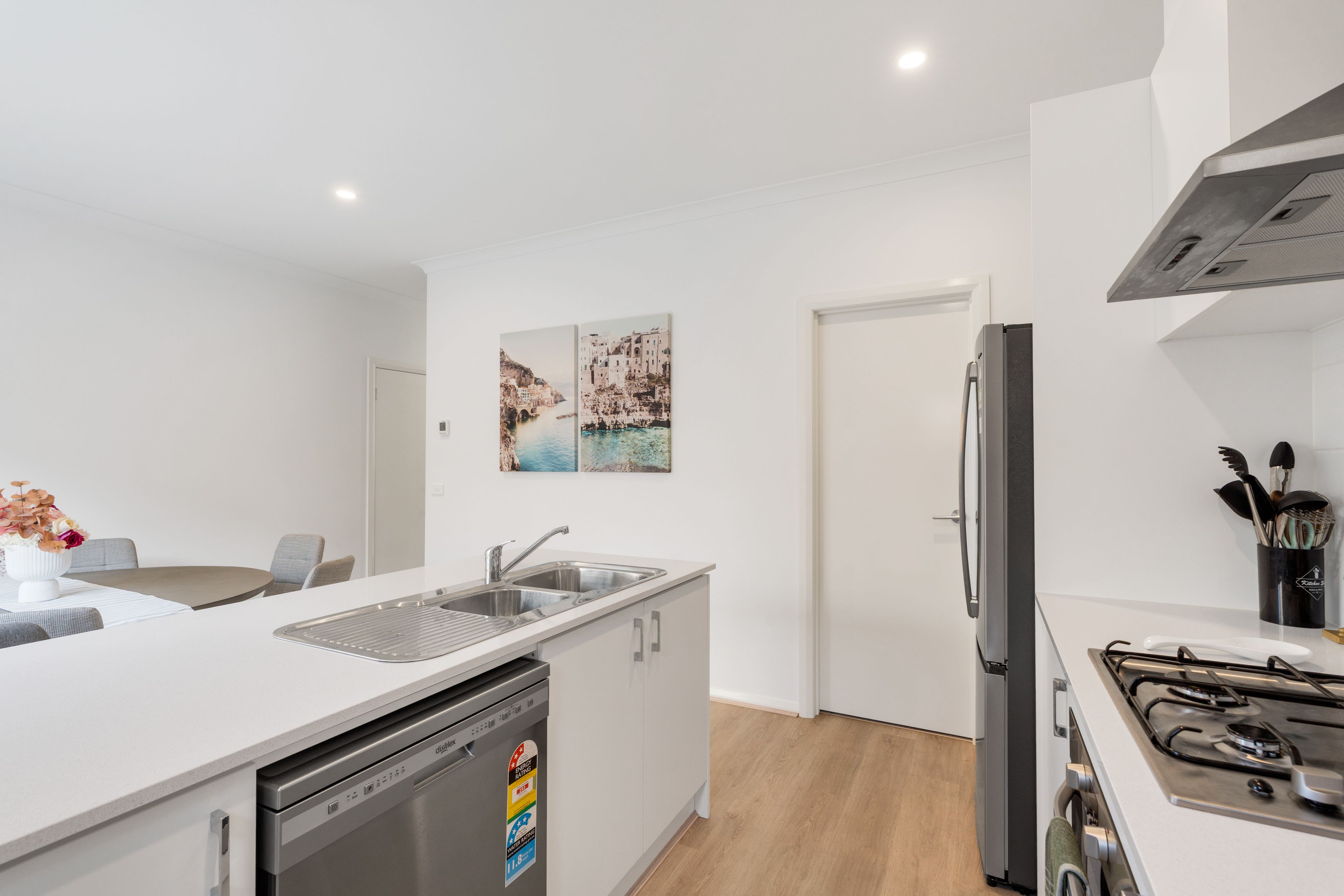 18 Adventure Crescent — photo 5 of 15
