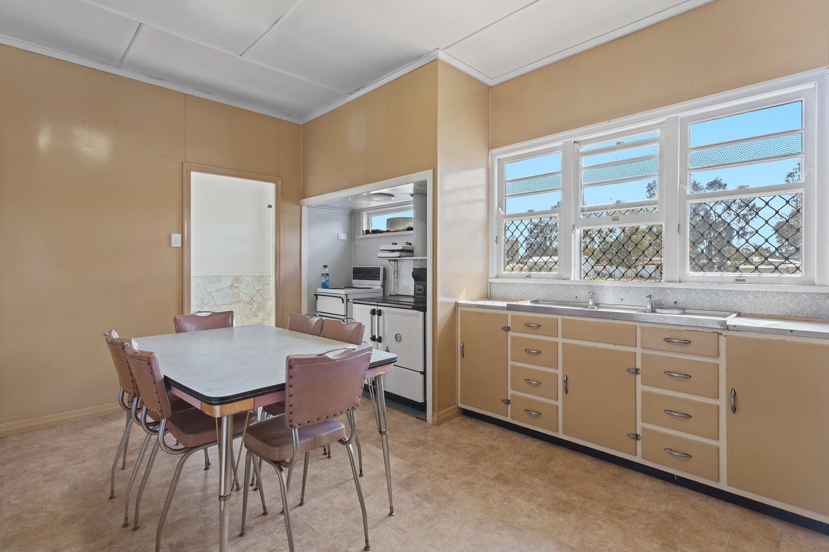 34 Stanley Street, Oakey, QLD 4401