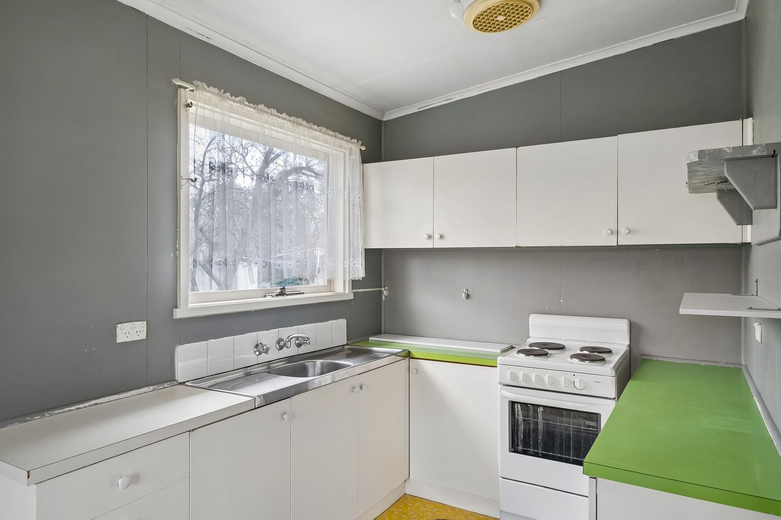 2 Myola Crescent — photo 8 of 14