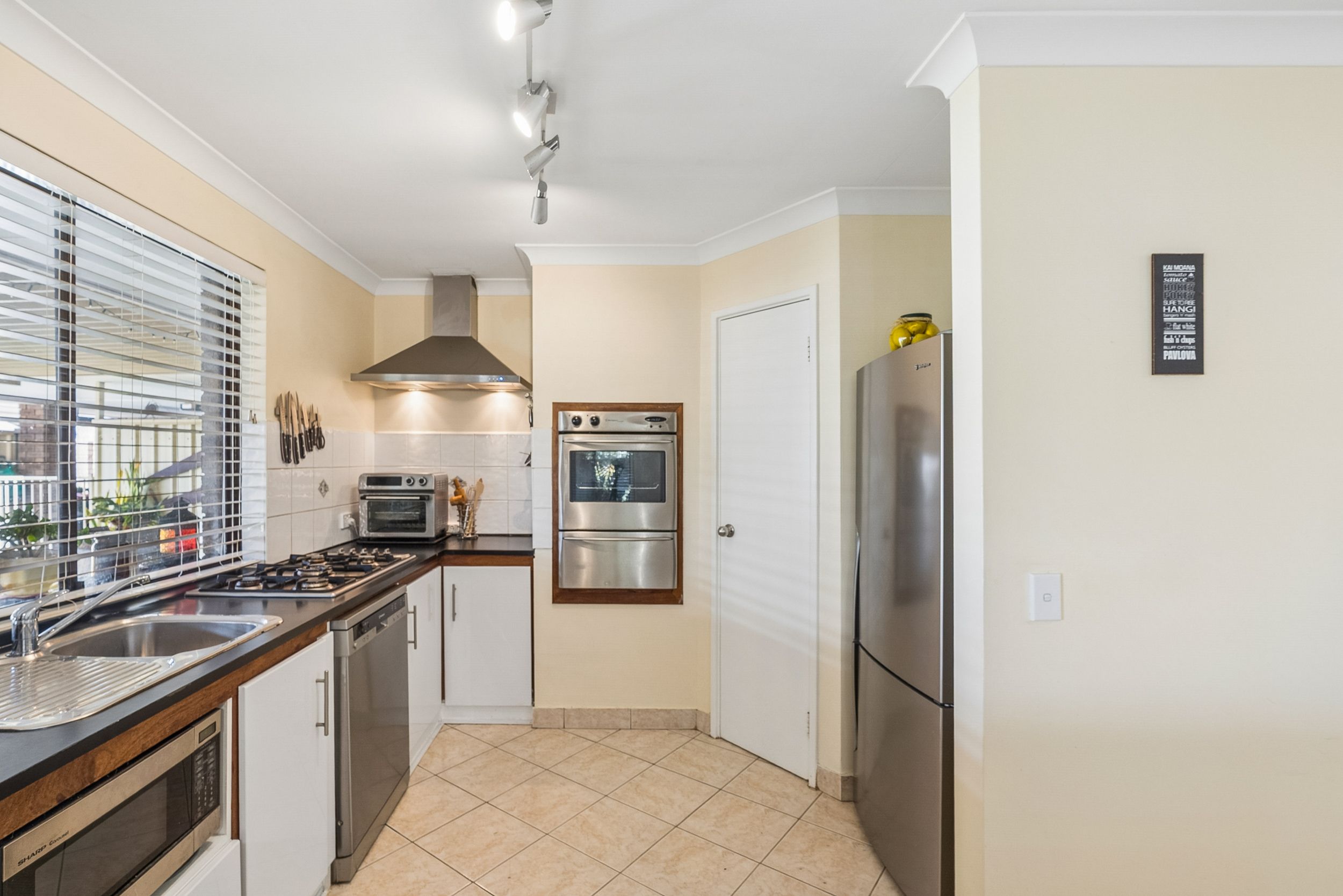 8 Palmer Crescent — photo 11 of 30