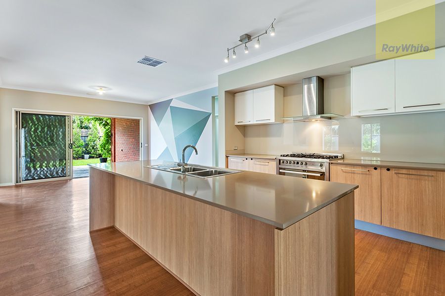 22 Cheltenham Close, Craigieburn, VIC 3064