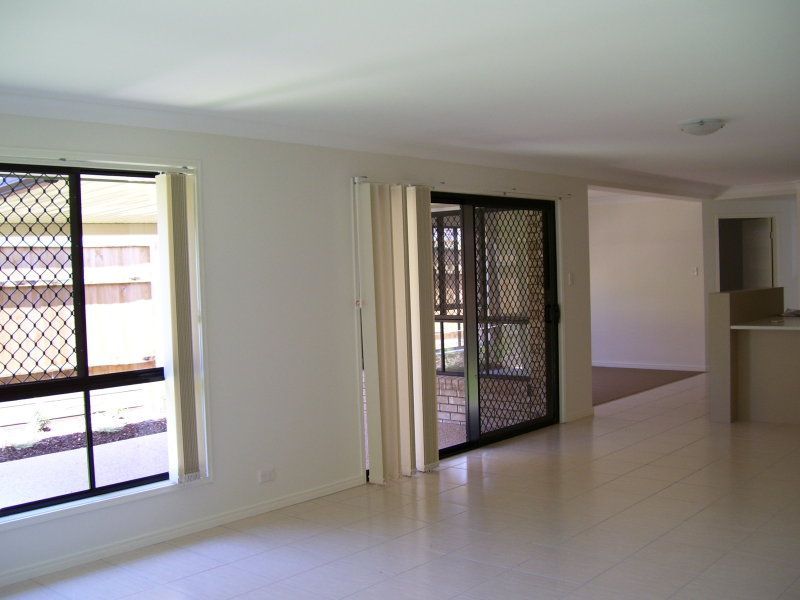 9 Dundee Crescent, Wakerley, QLD 4154