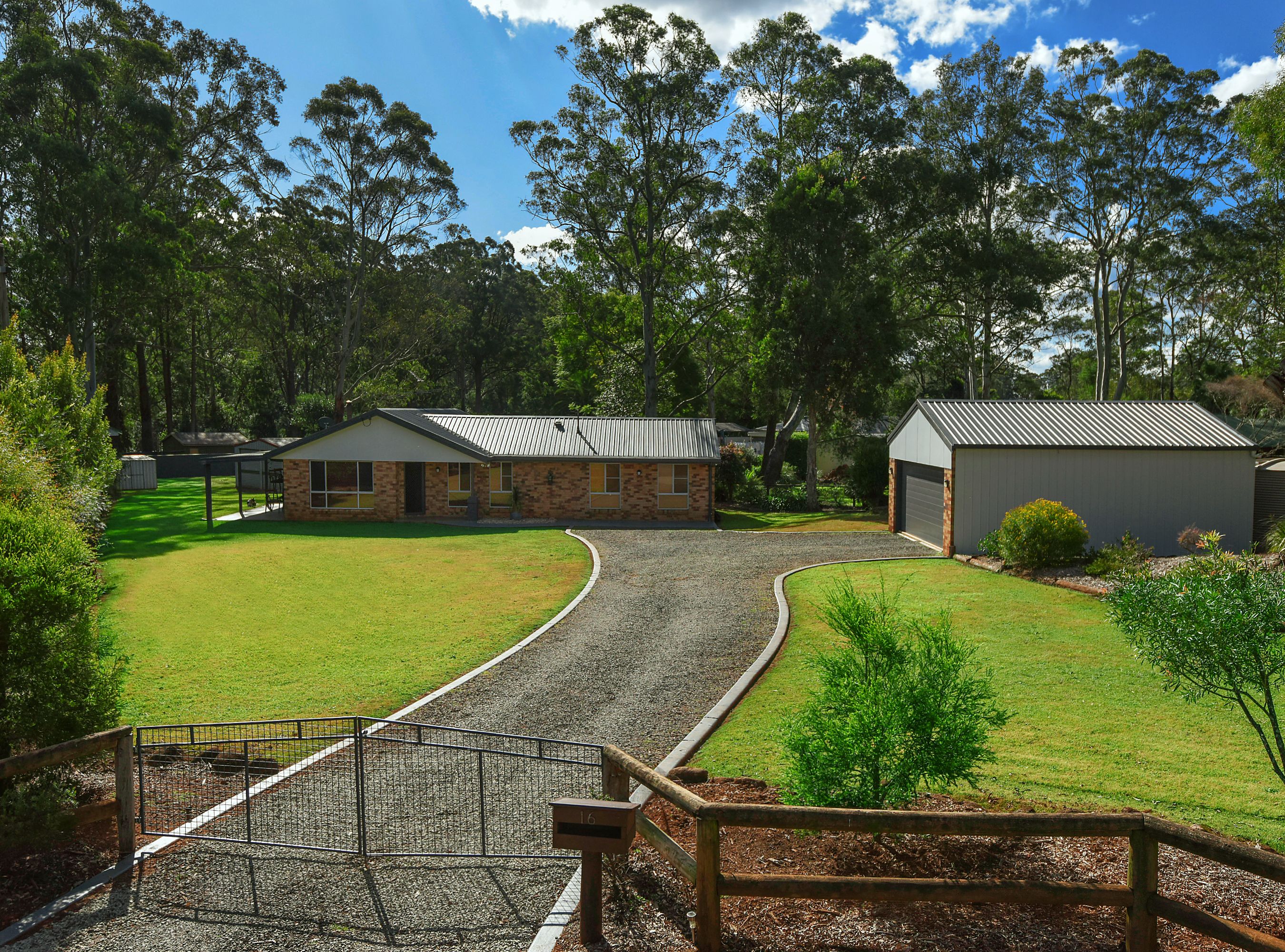 16 Benn Court, Highfields QLD 4352