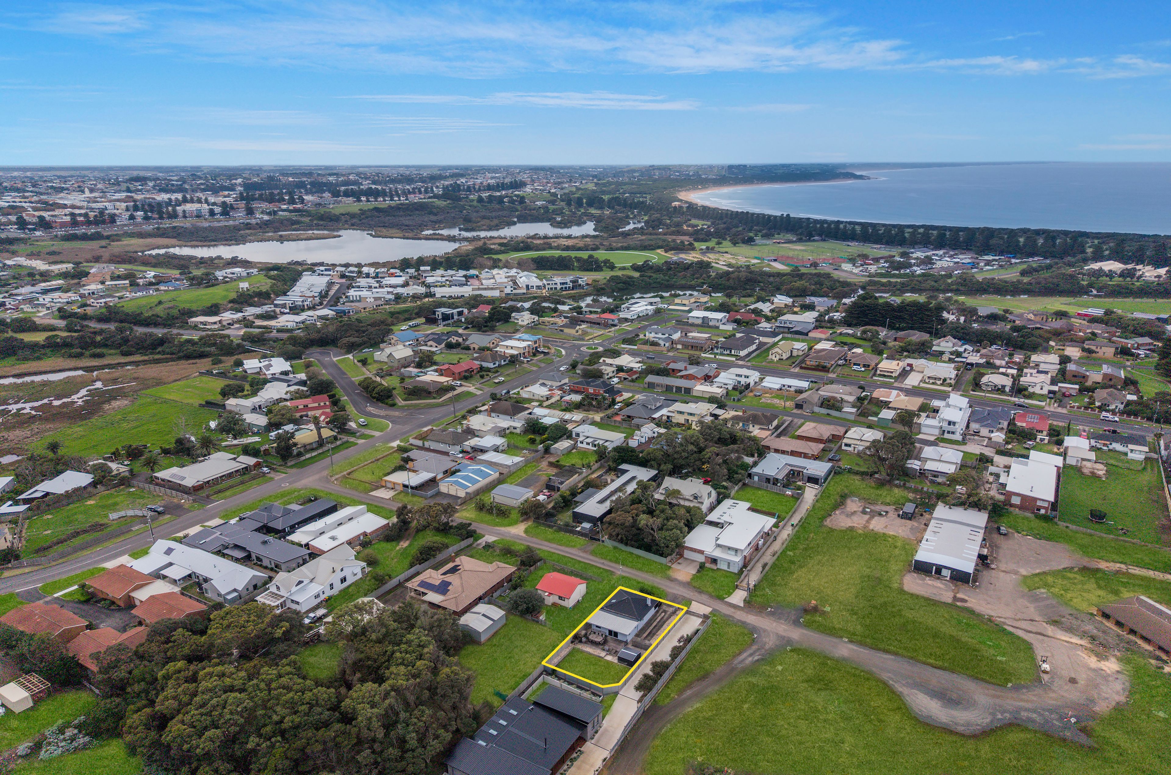 1/14 Pertobe Lane — photo from Ray White Warrnambool
