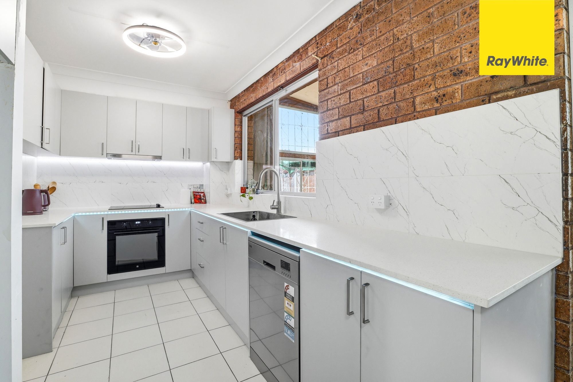 15/1 Schiller Place — photo 3 of 17