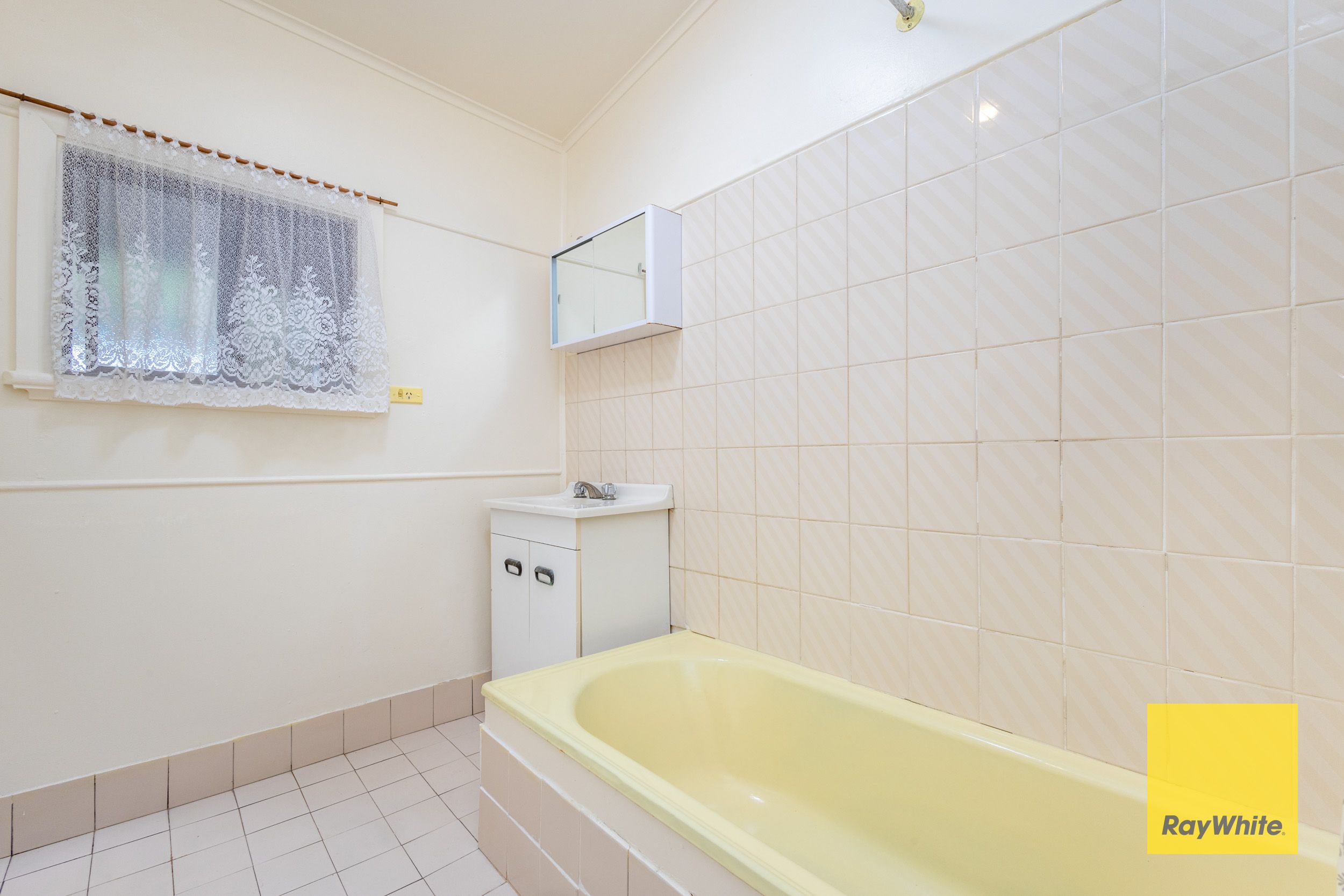 90 Laurence Street — photo 8 of 17