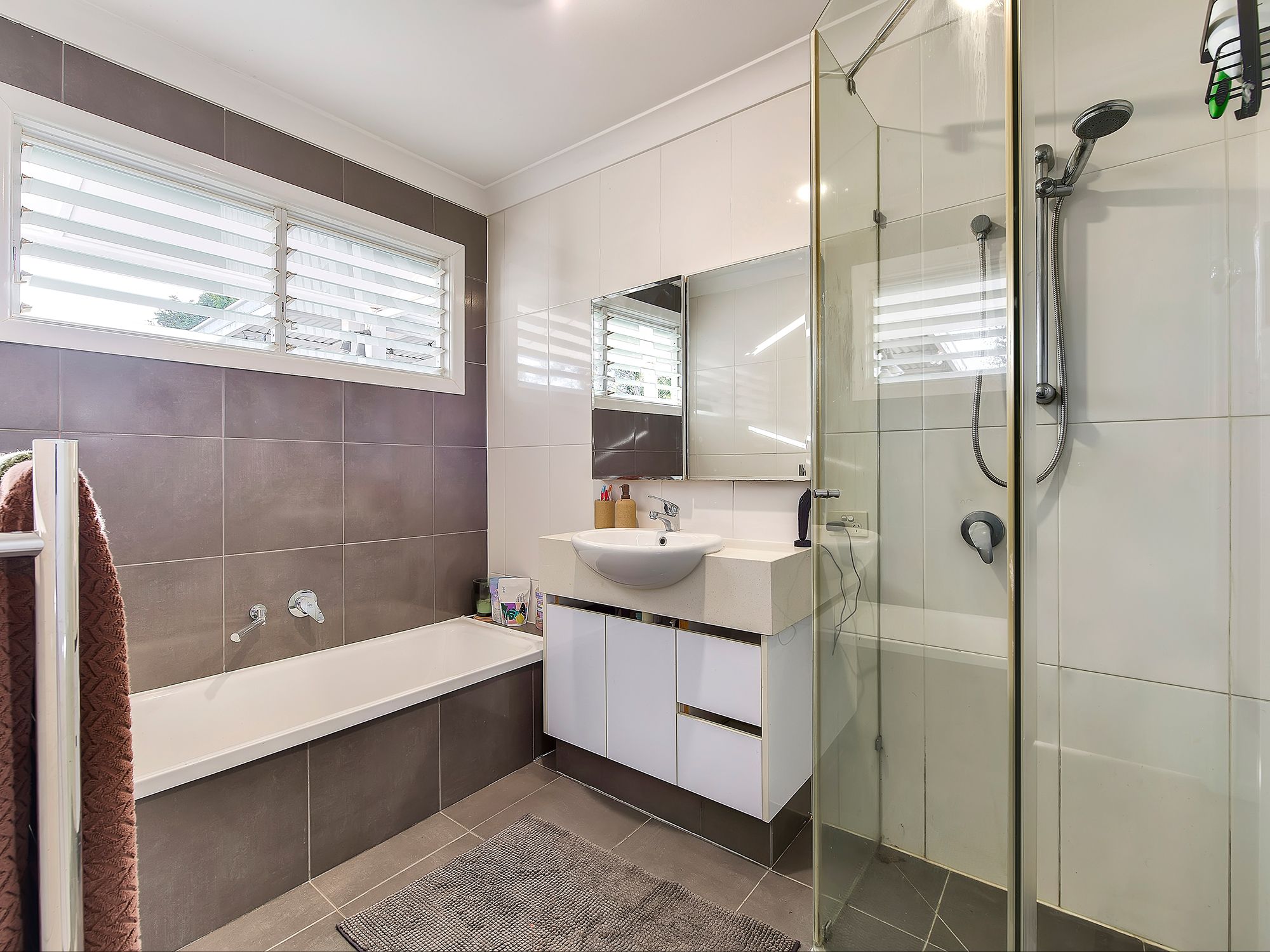 20 Chuter Street — photo 11 of 13