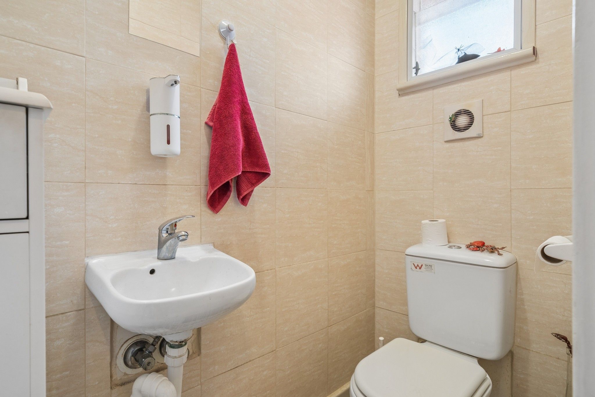 45 Fullerton Crescent — photo 5 of 26
