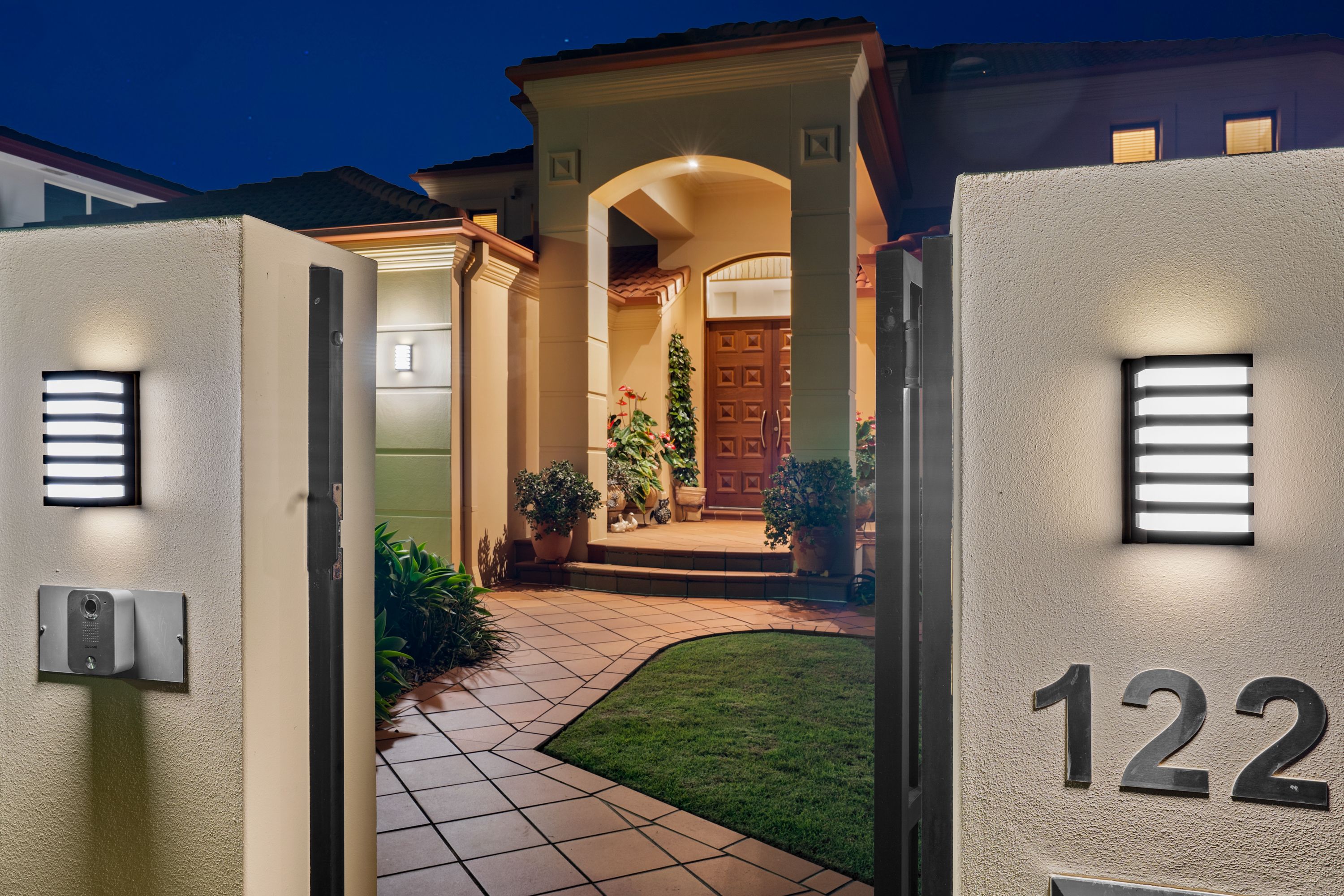 122 Sir Bruce Small Boulevard, Benowa Waters, QLD 4217