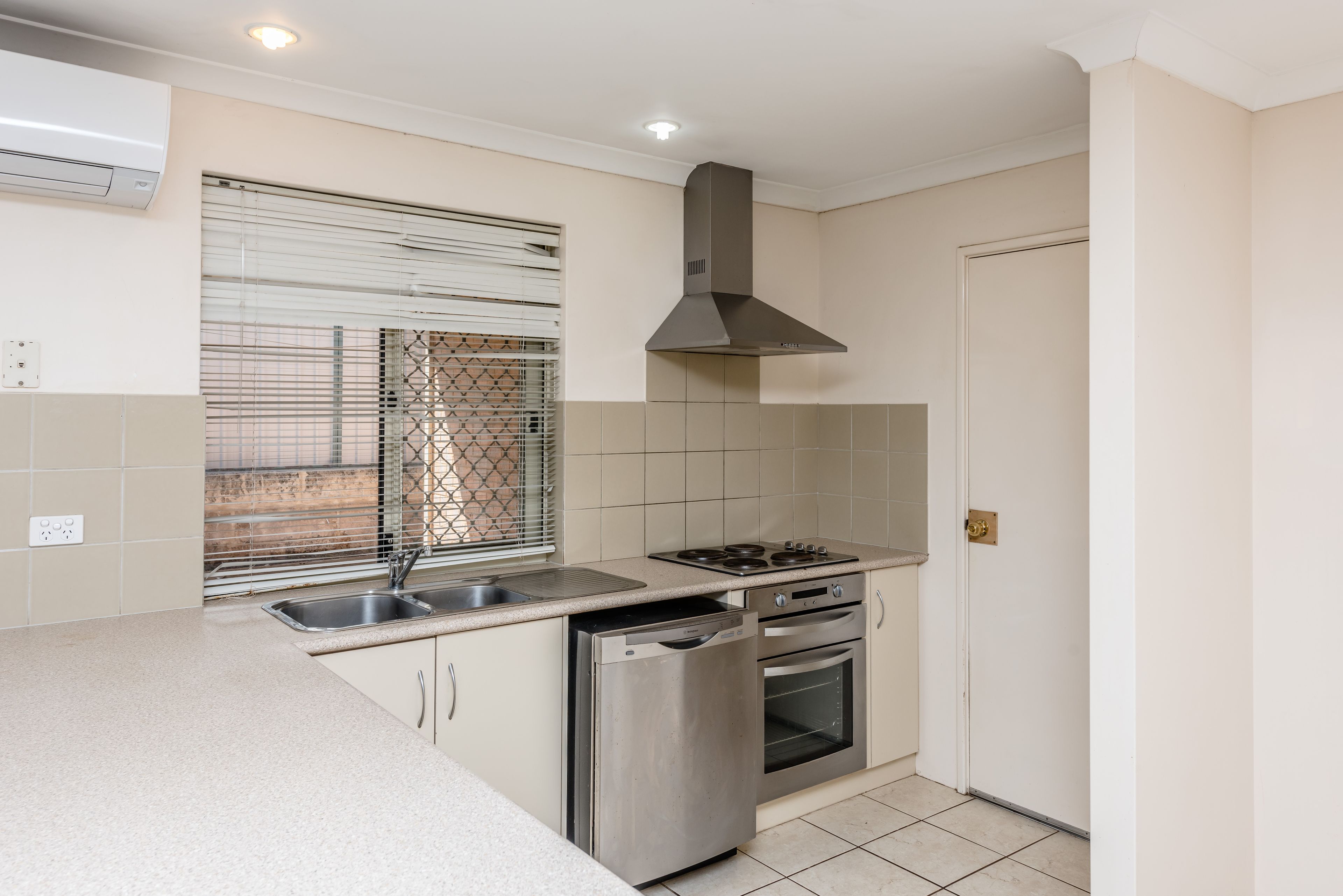 13 Reef Boulevard, Drummond Cove, WA 6532