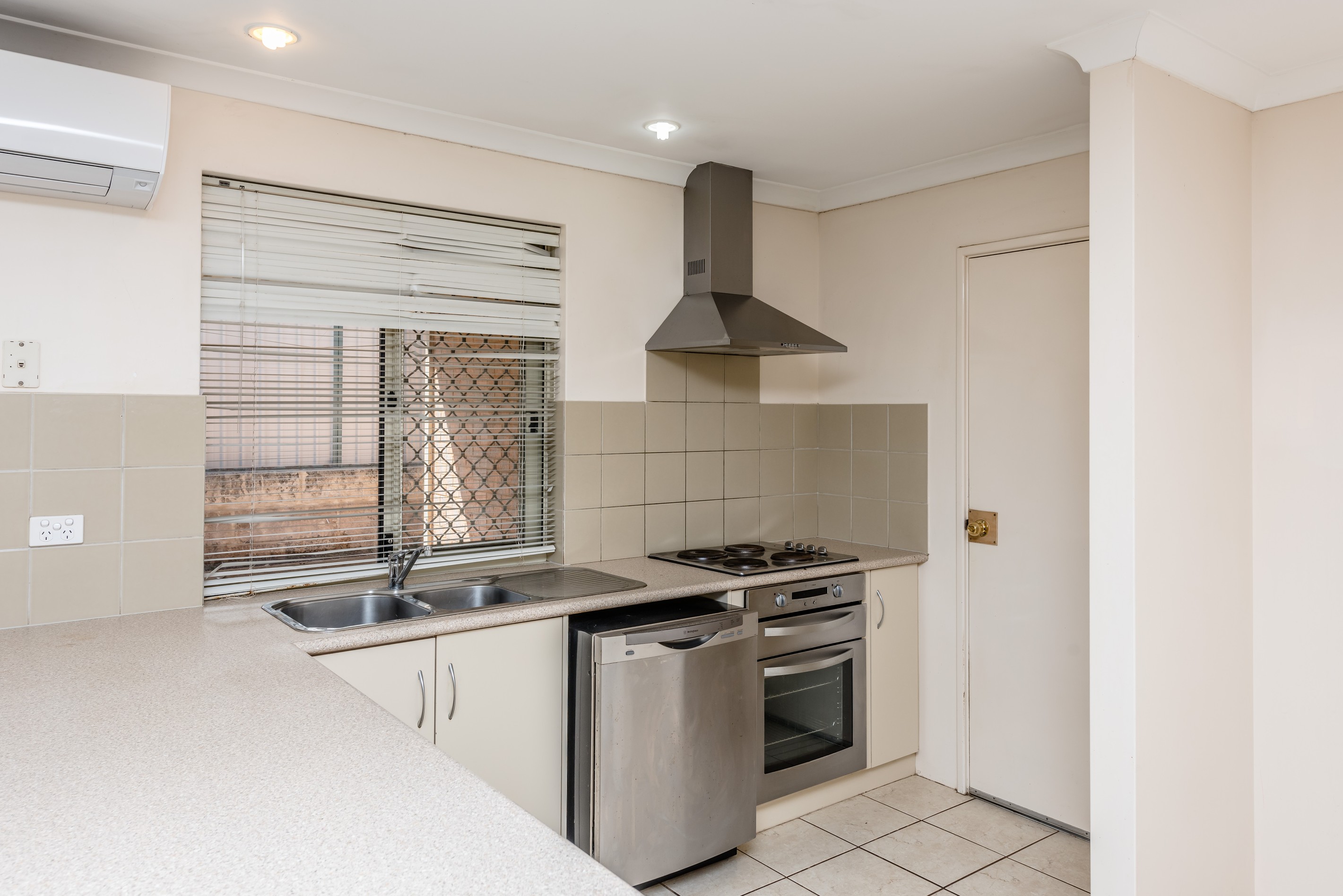 13 Reef Boulevard, Drummond Cove, WA 6532