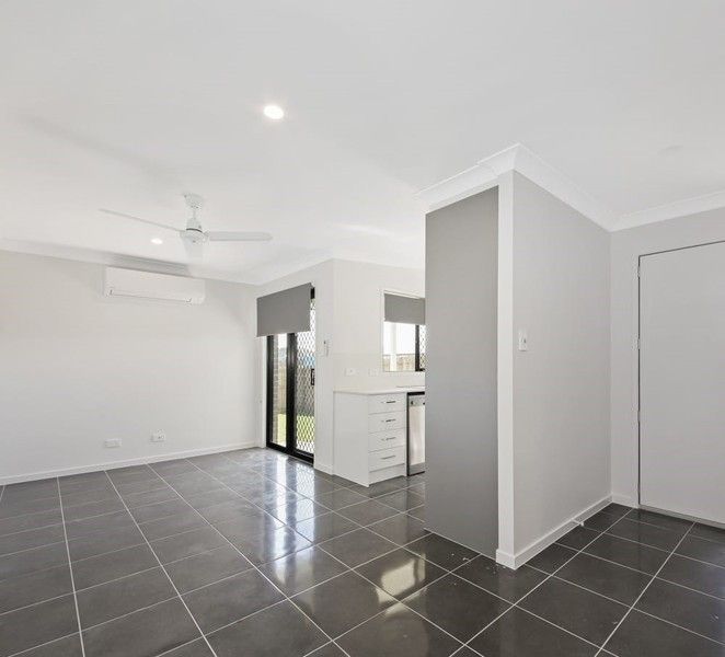 2/8 Pelham Street, Logan Reserve, QLD 4133