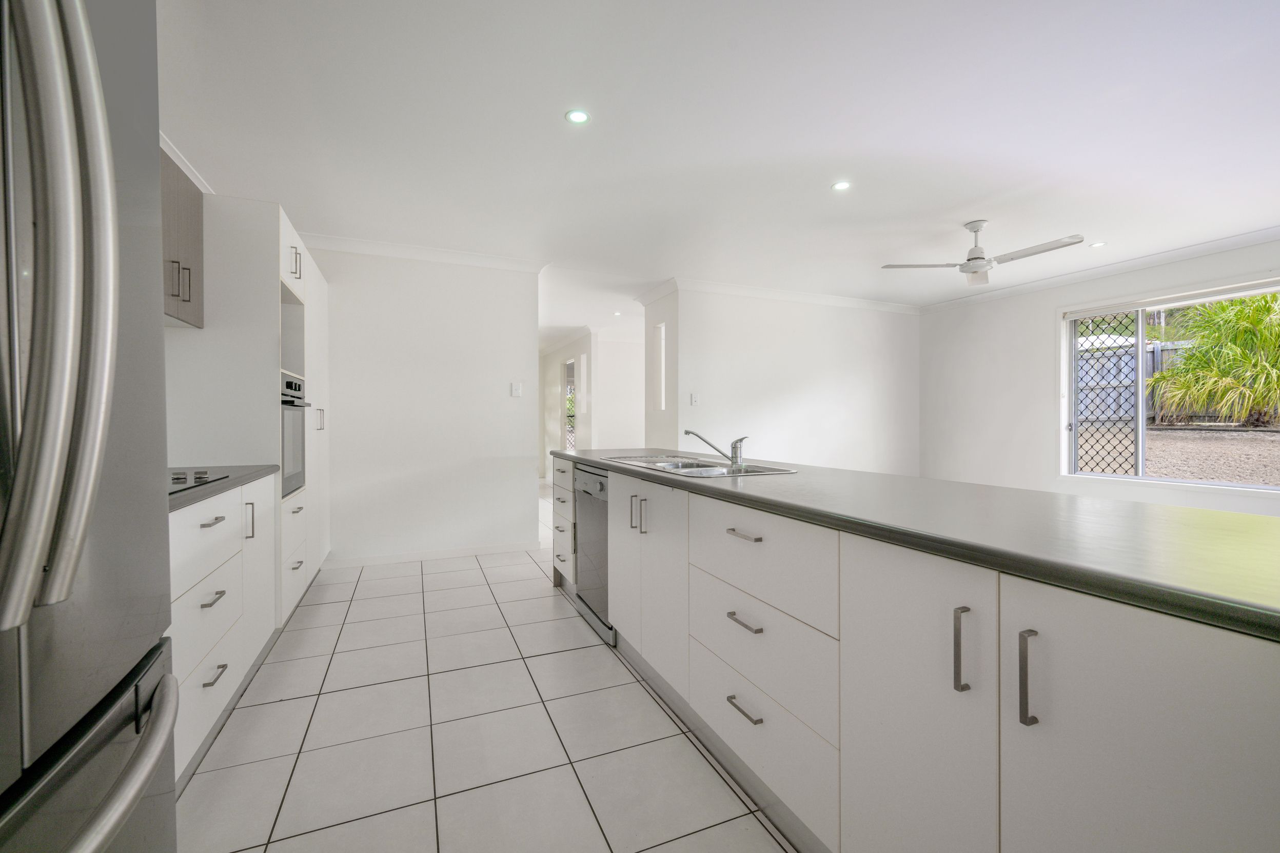 35 Iris Road, Kirkwood, QLD 4680