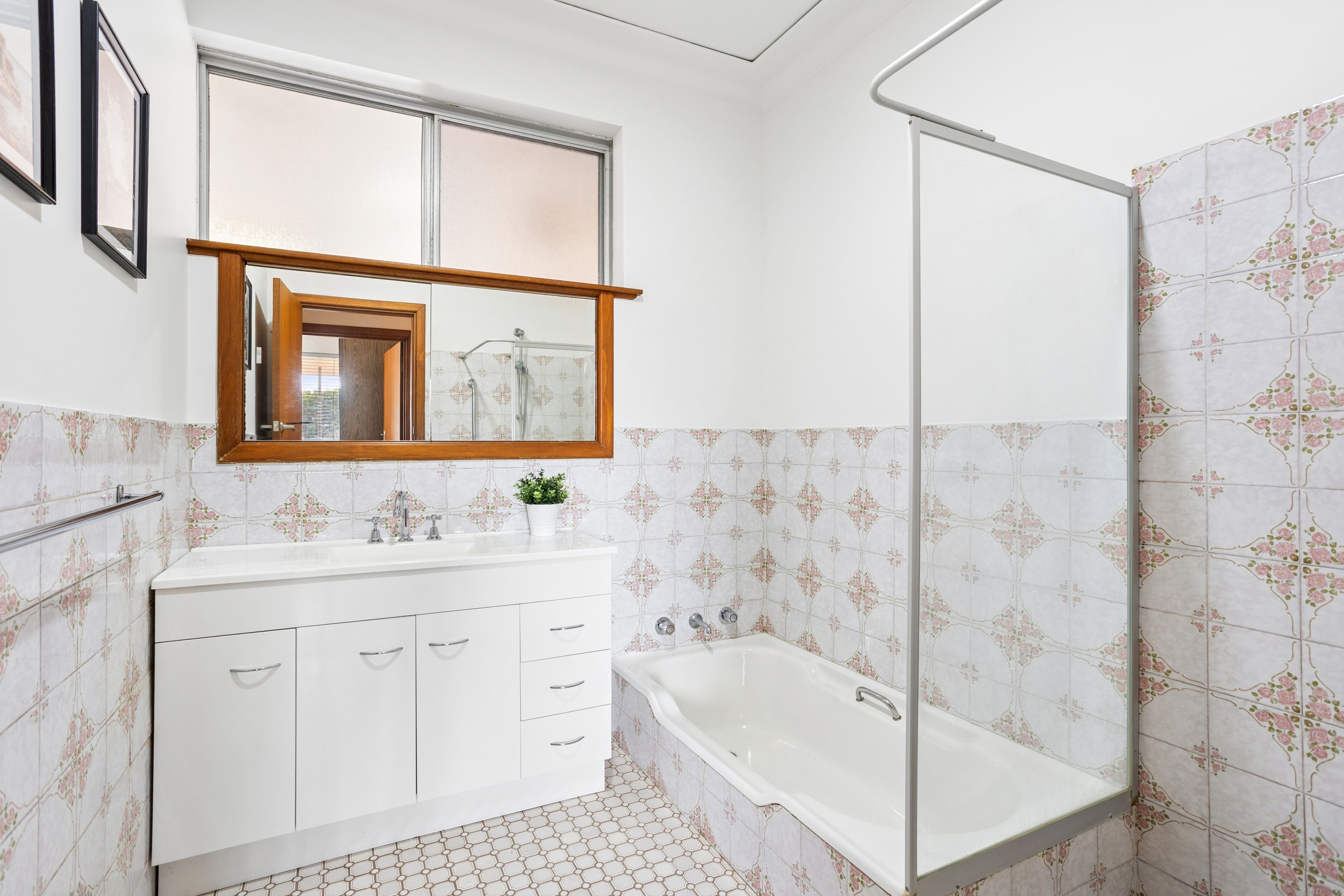 7 Taylor Crescent — photo 23 of 30