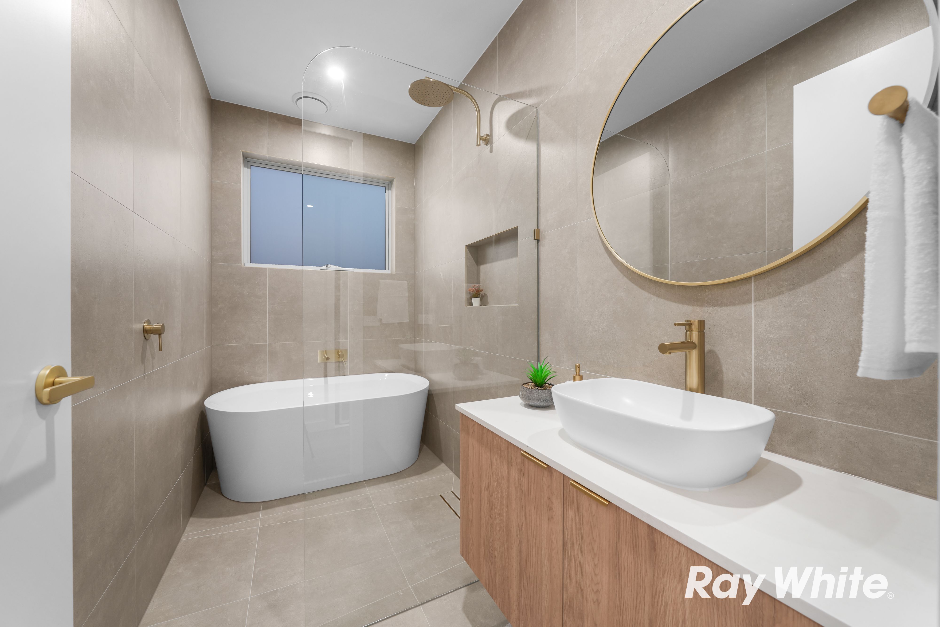 35 Wicklow Crescent — photo 10 of 11