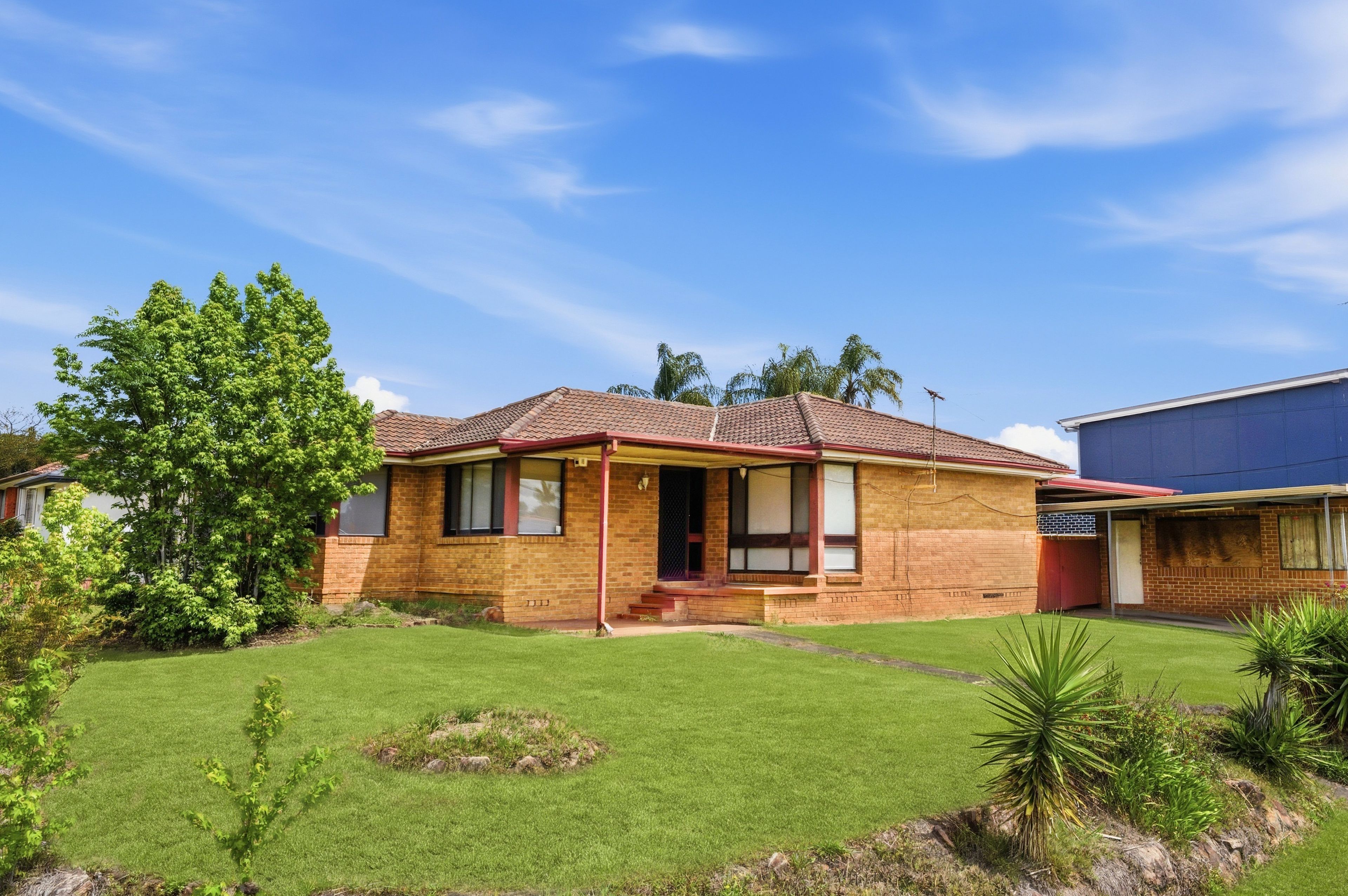 1 Simone Crescent, Casula, NSW 2170