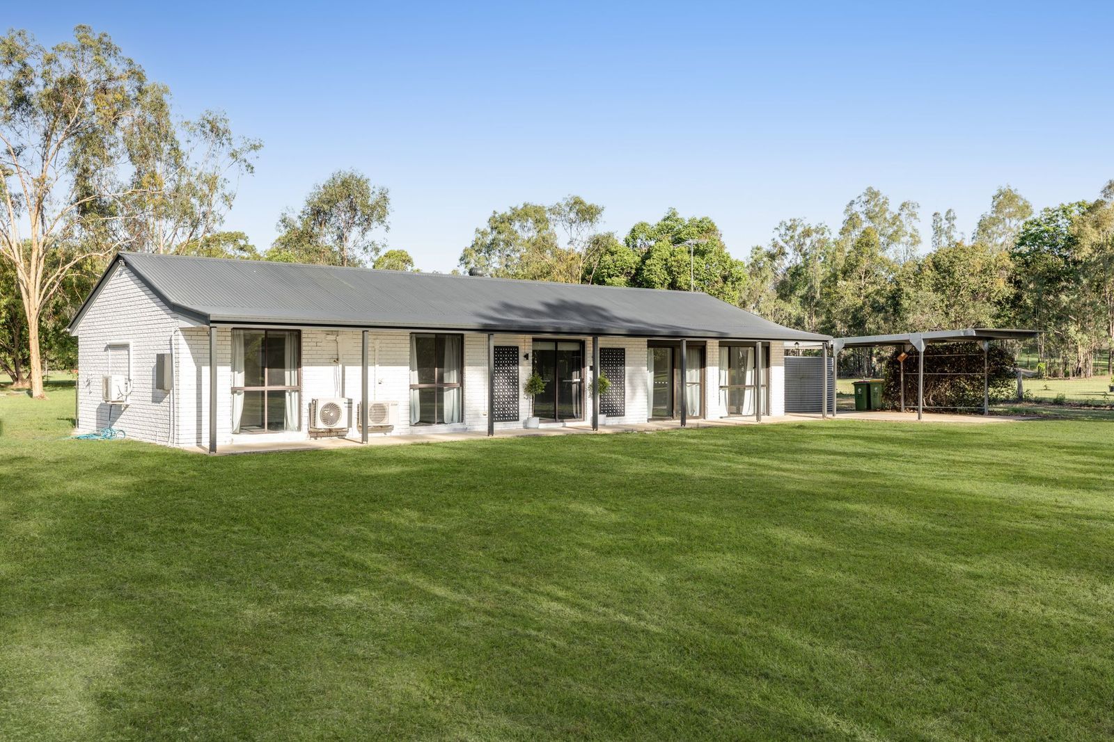 28 Eileen Court — photo 3 of 14