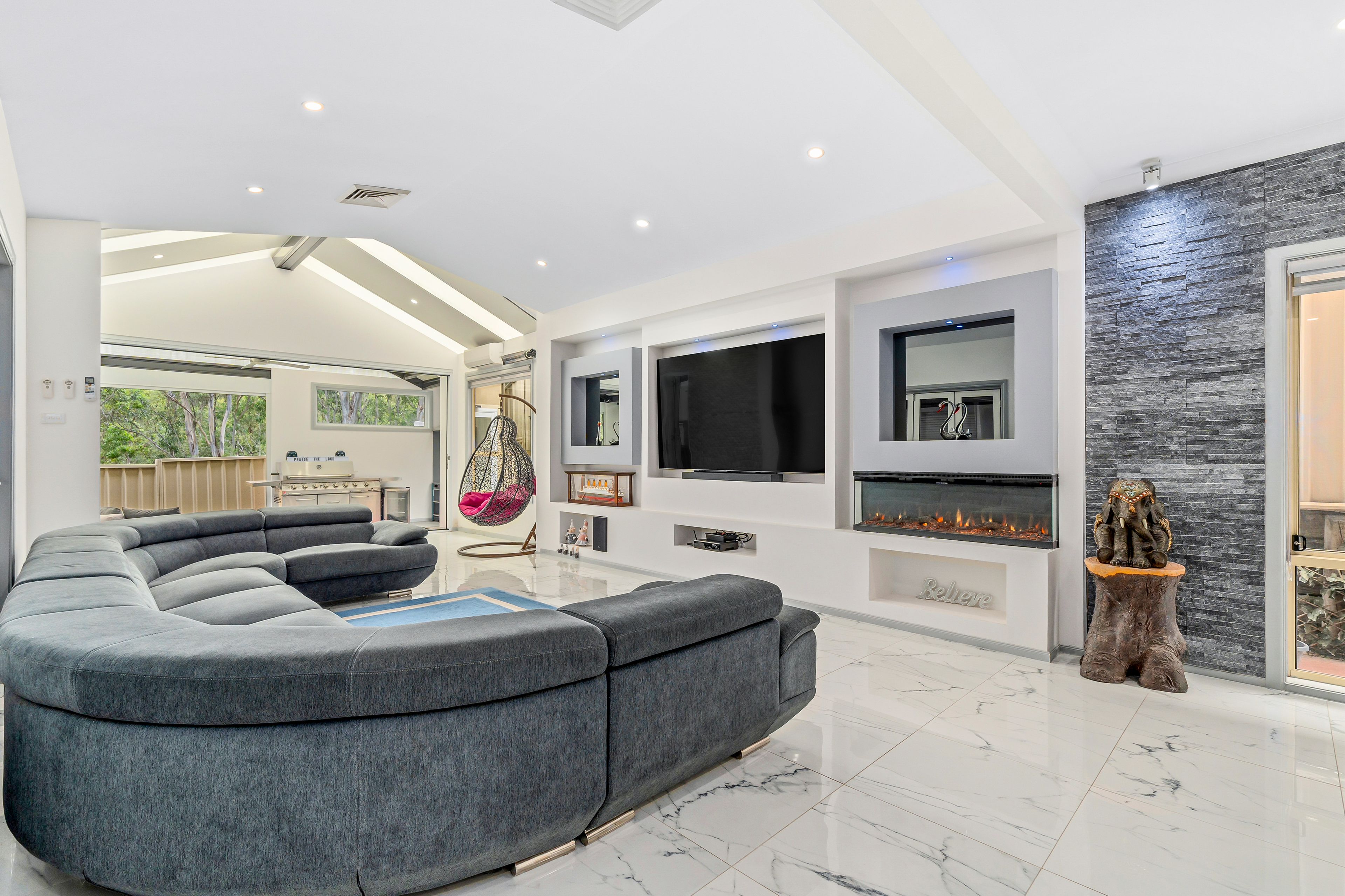 16 Ferraro Crescent, West Hoxton, NSW 2171