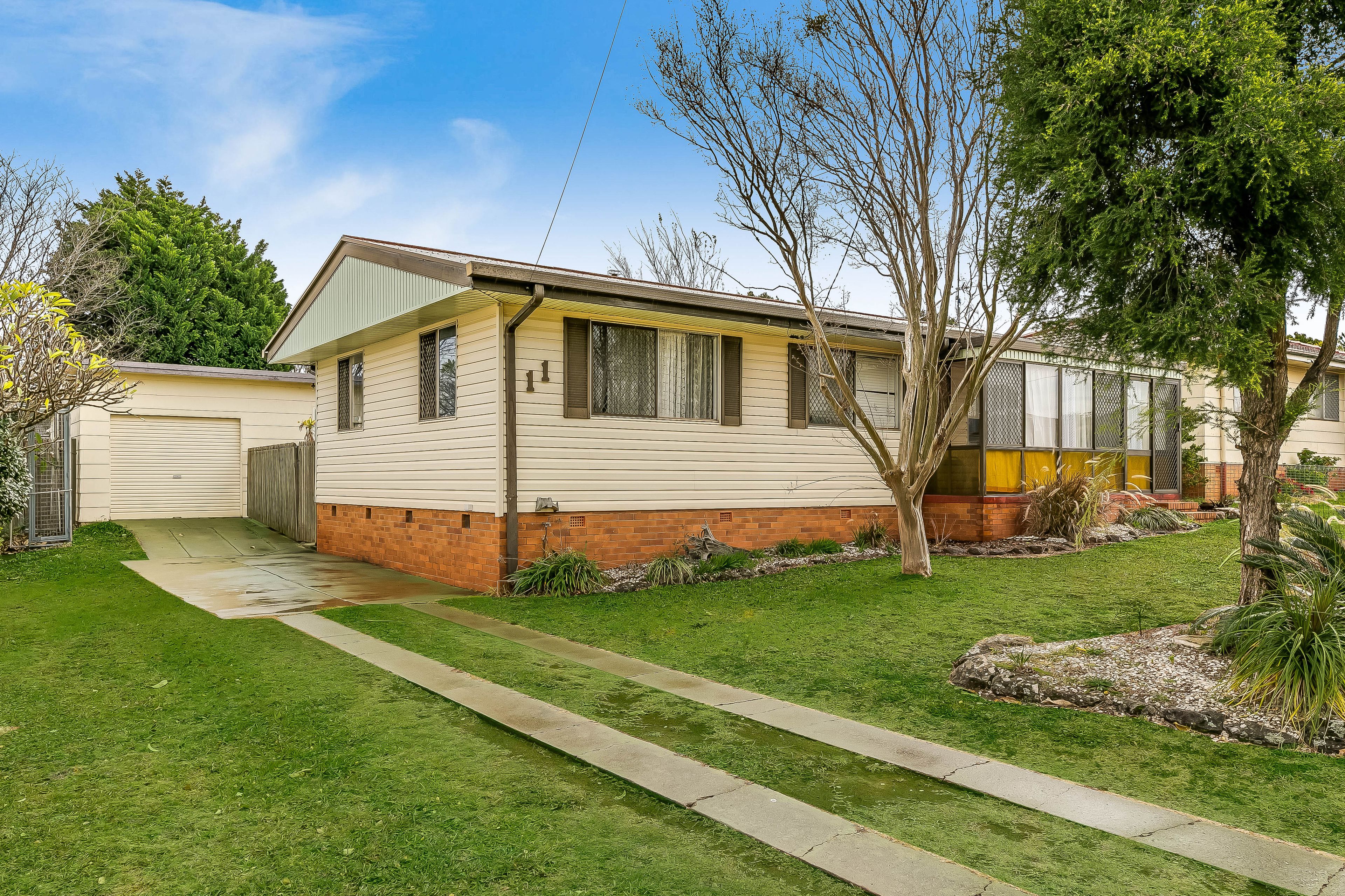 11 Brown Street, Rockville QLD 4350