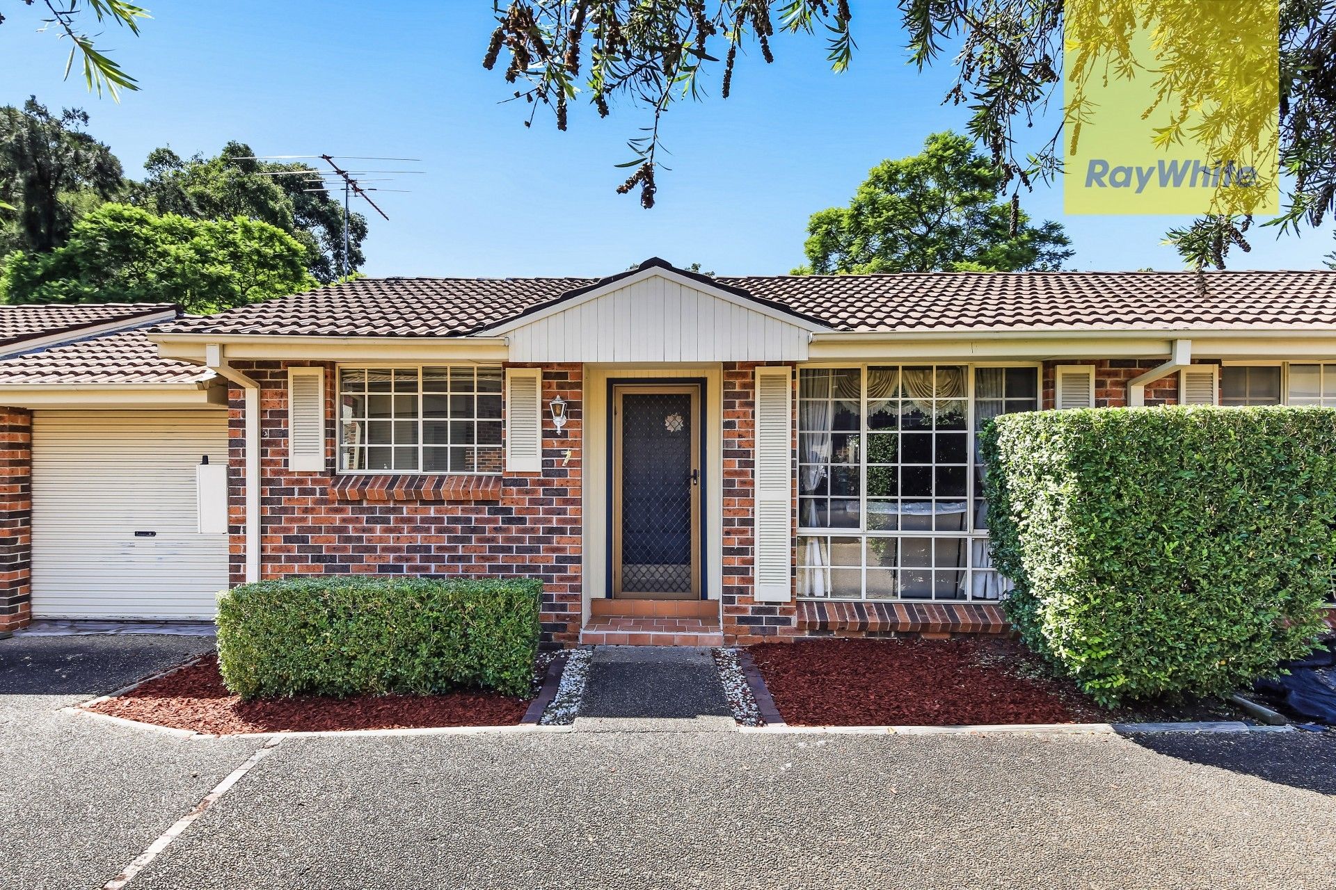 5A Binalong Road, Pendle Hill NSW 2145