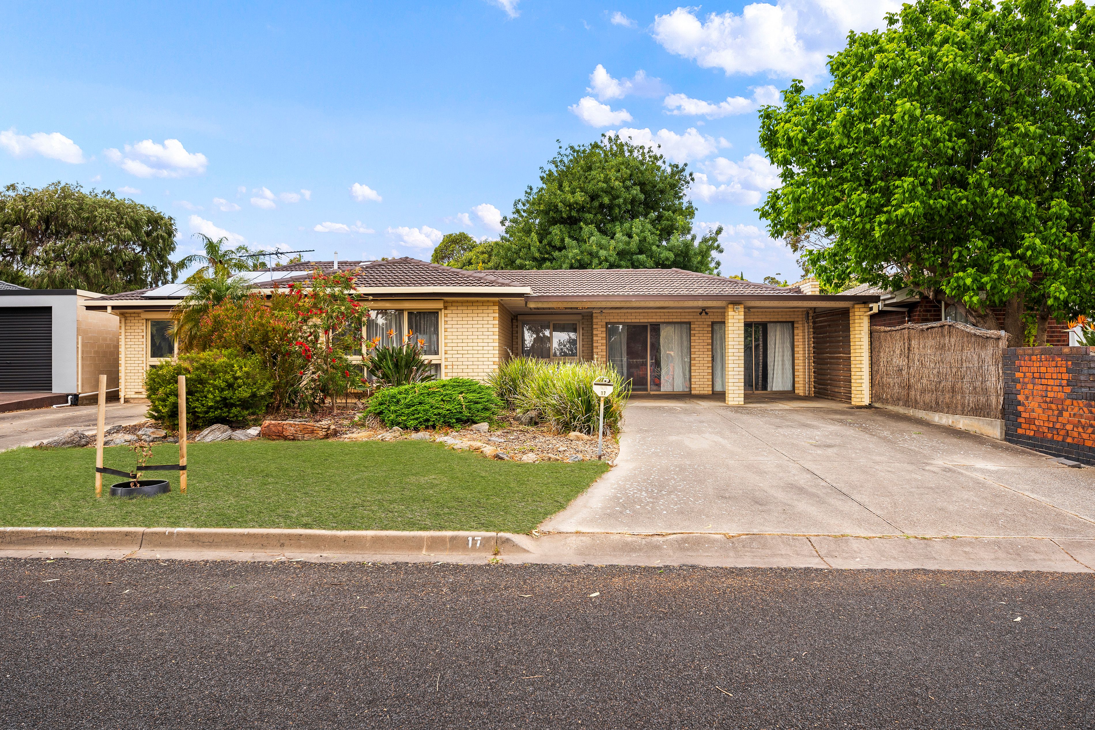 17 Deakin Avenue, Hope Valley SA 5090