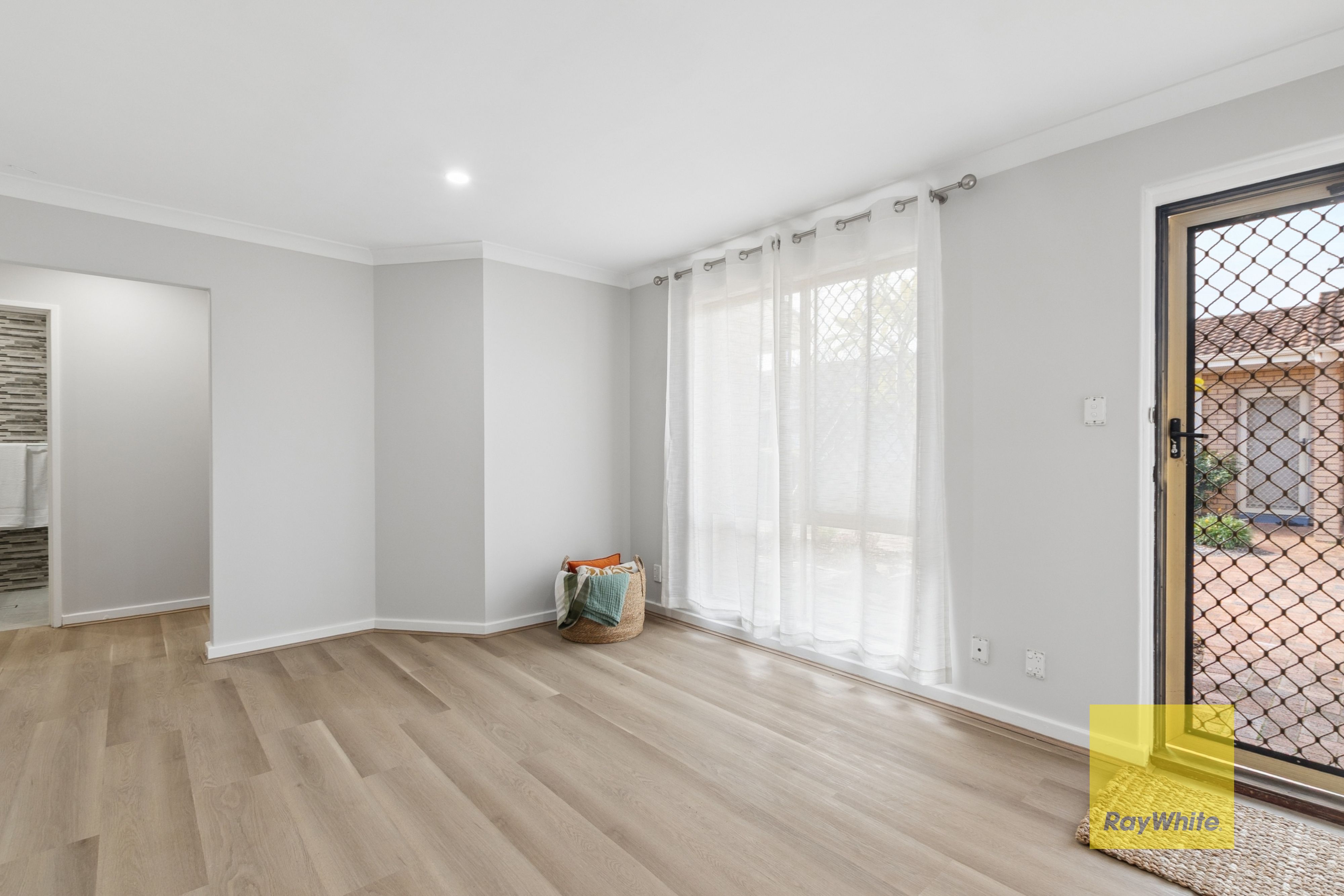 2/62 Smith Street — photo 4 of 24