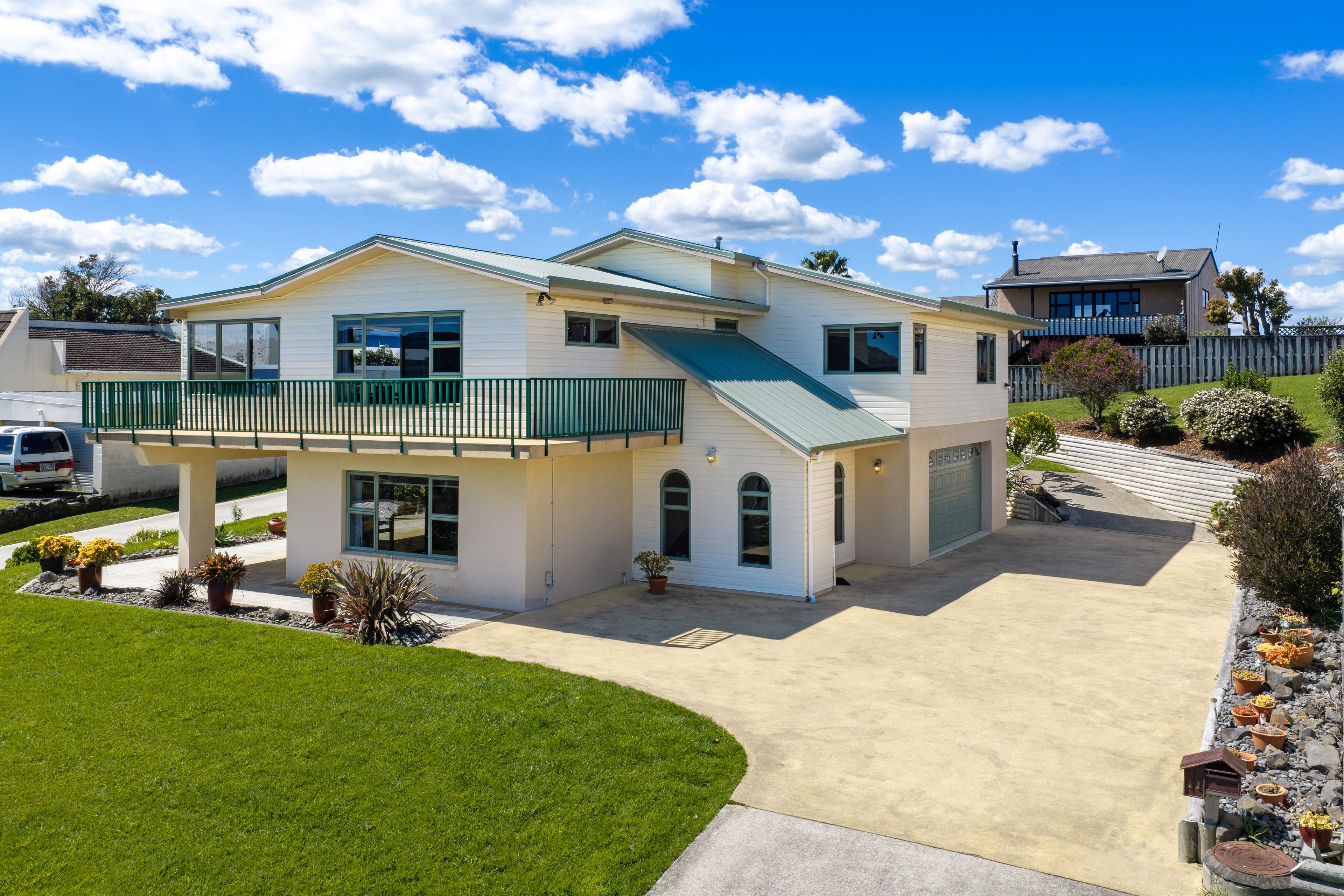 11 Long Street, Raglan, Waikato District