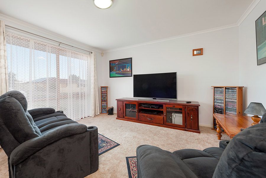 11 Silverton Court — photo 3 of 23
