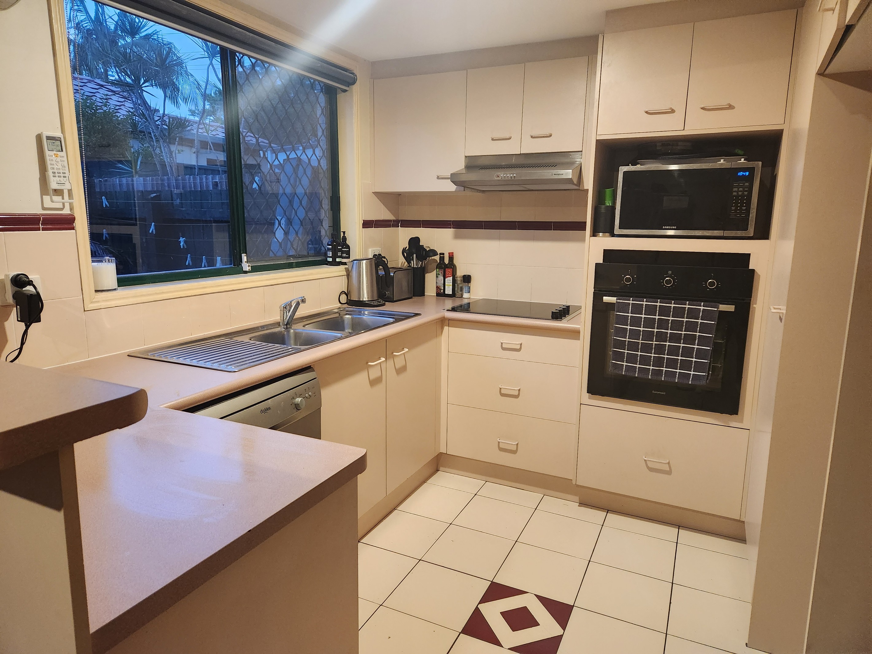 8/27-33 Mattocks Road, Burleigh Waters, QLD 4220