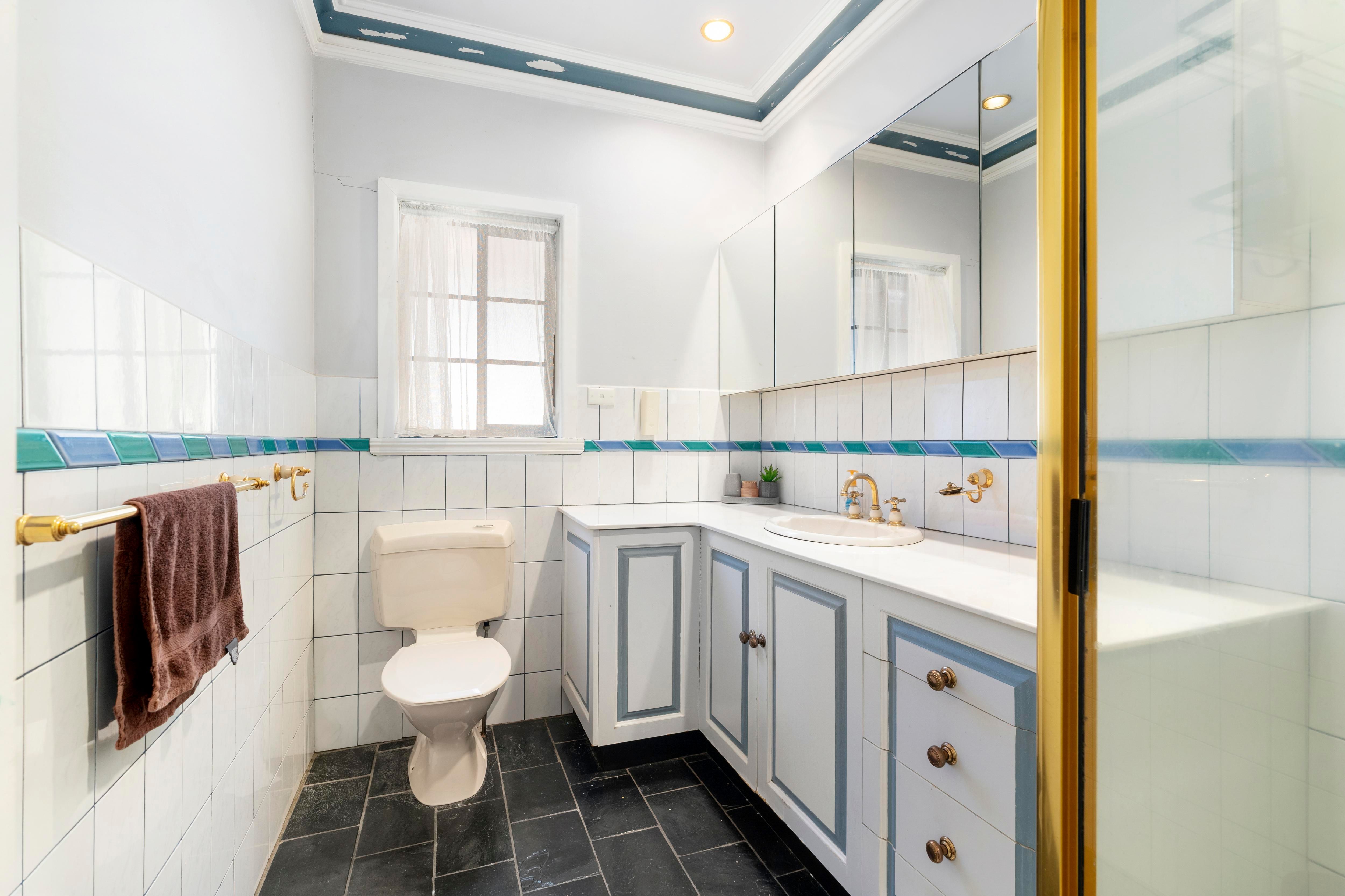 308 Waverley Road — photo 6 of 6