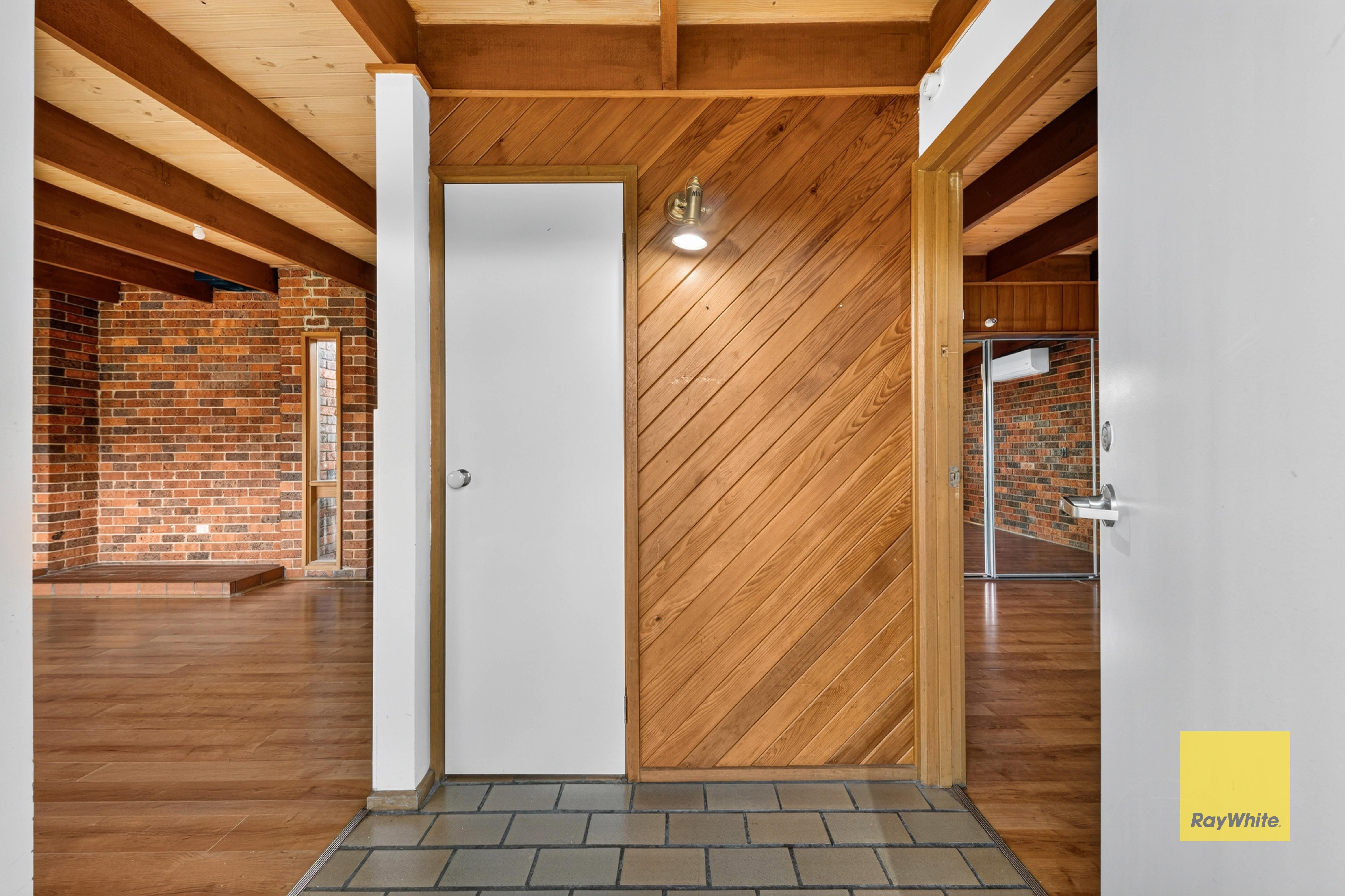 16 Oppy Crescent — photo 3 of 20