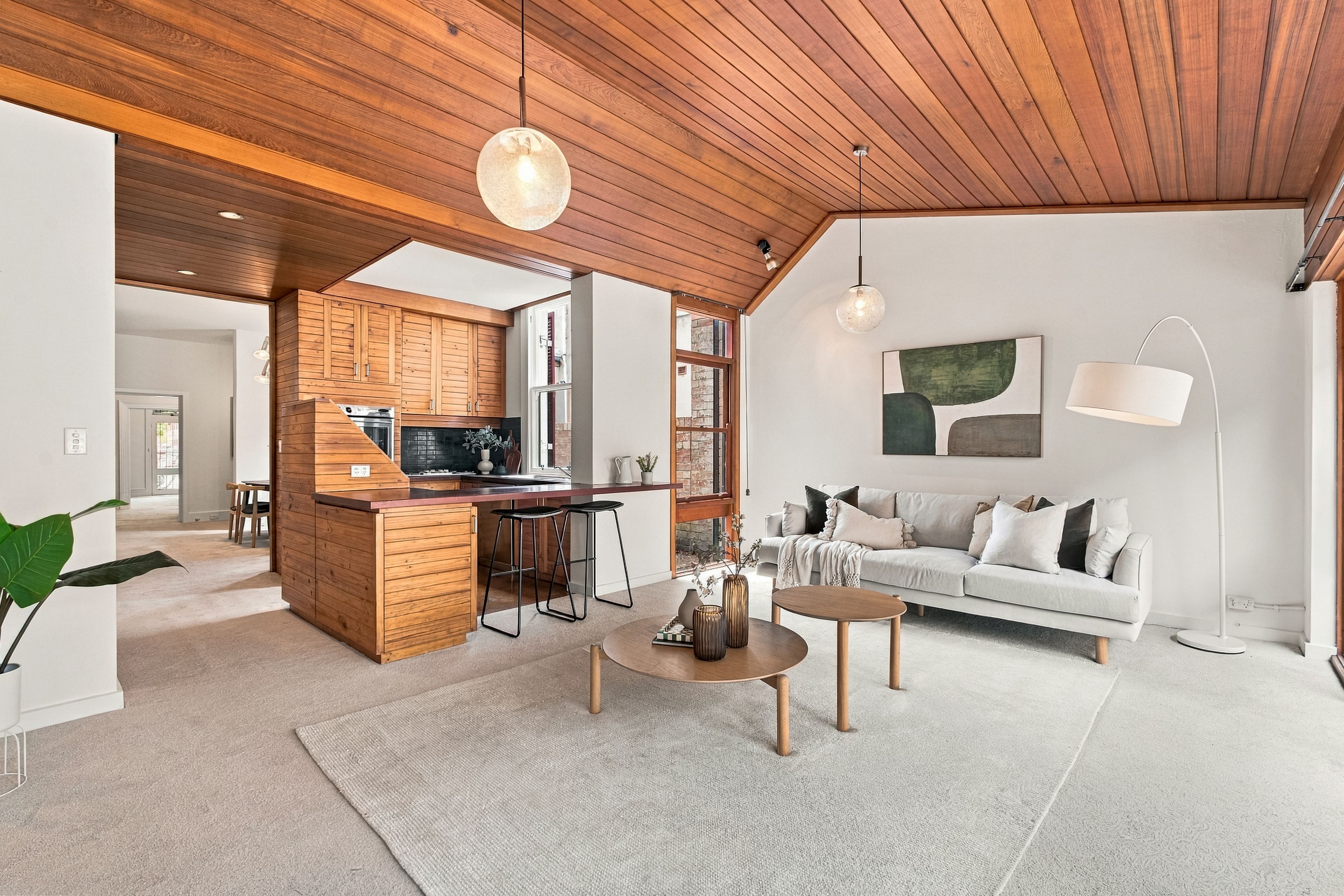 566 Victoria Parade — photo 4 of 17