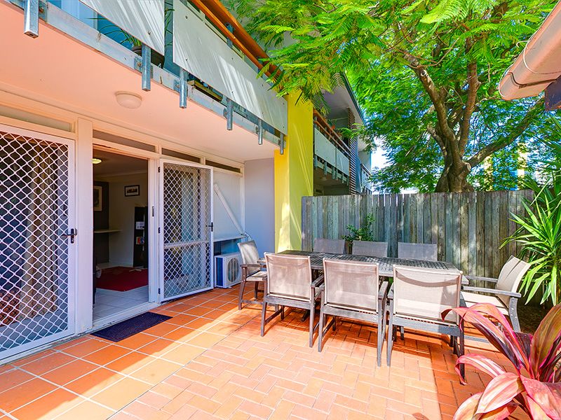 2/30 Cork Street, Yeronga, QLD 4104